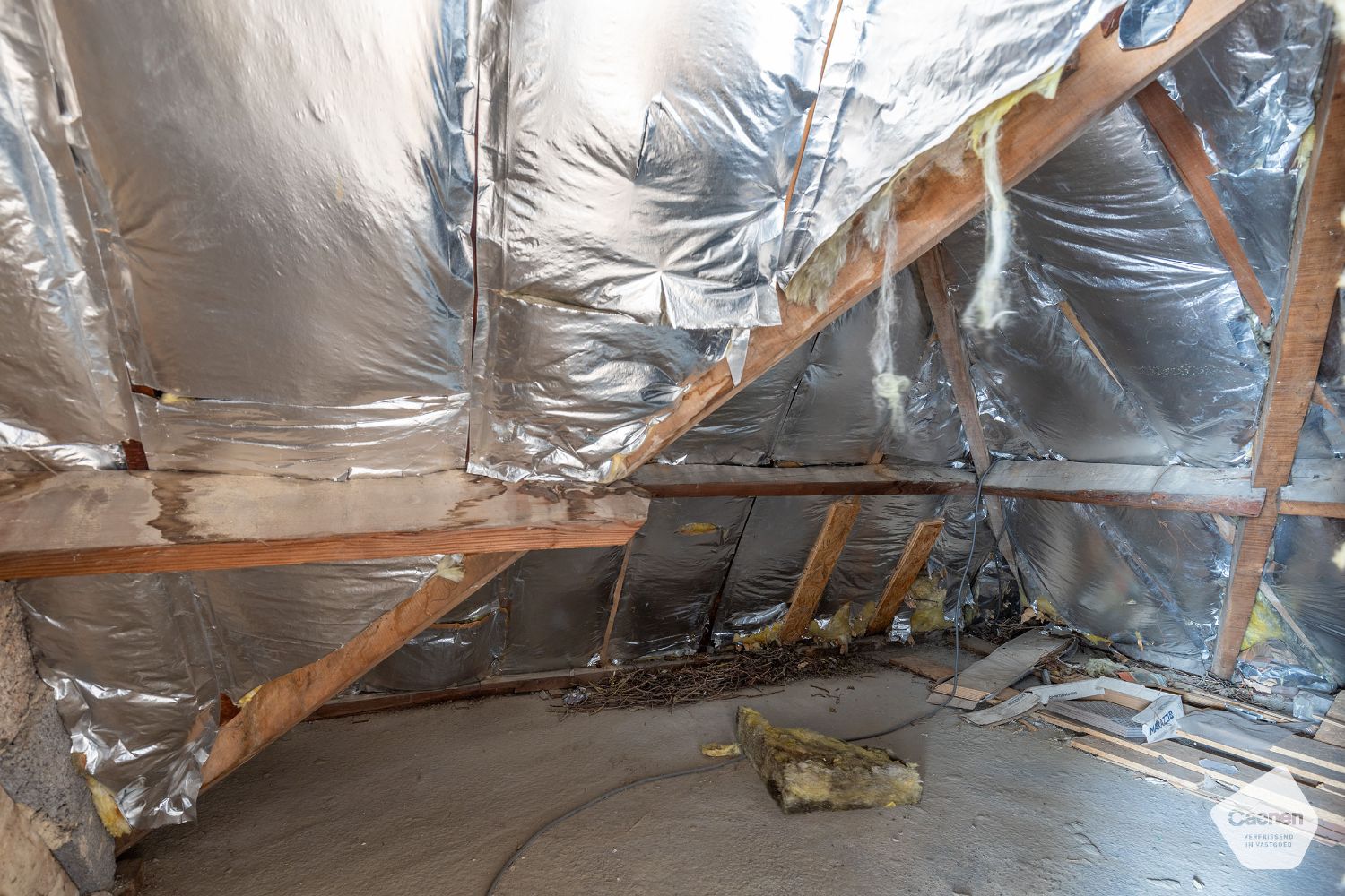 ZEER RUIME HALF-OPEN WONING met 4 slaapkamers en LOODS van 240m² foto 19