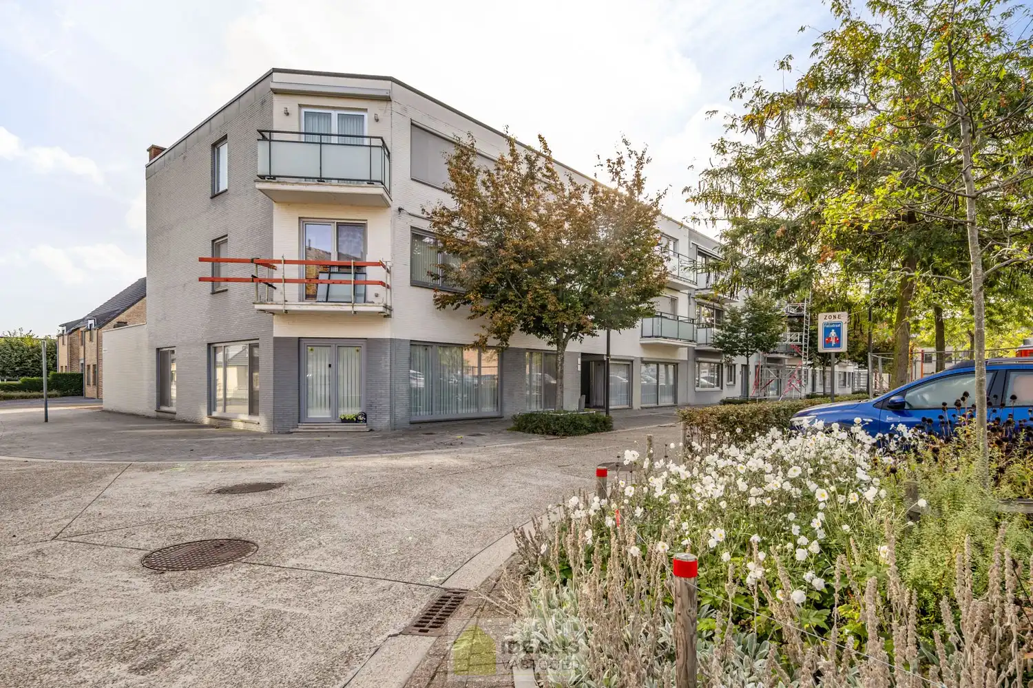 IDEALIS VASTGOED - GELIJKVLOERS APPARTEMENT IN HET CENTRUM VAN KAULILLE, BOCHOLT! Dit appartement van het bouwjaar 1972 biedt u een ruime keuken met aangrenzend bijkeuken met extra opbergruimte, een heerlijke woonkamer met grote glaspartijen, fijne slaapkamer, terras en privatieve garagebox. Dé unieke kans voor kandidaten op zoek naar een appartement op een aangename locatie vlakbij het centrum van Bocholt!! foto 25