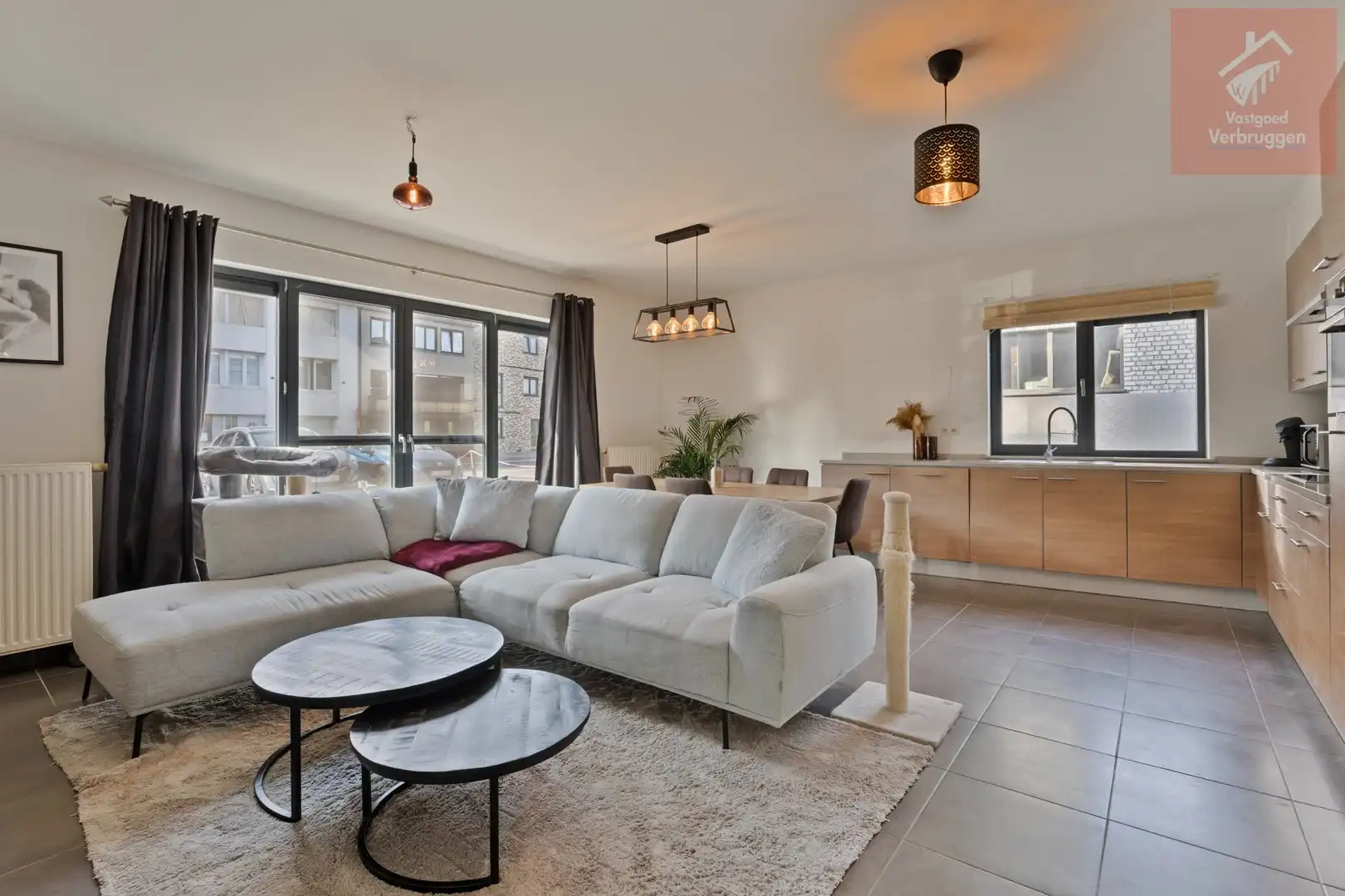 Modern instapklaar gelijkvloers appartement met 2 slpk, terrassen en autostaanplaats foto 4