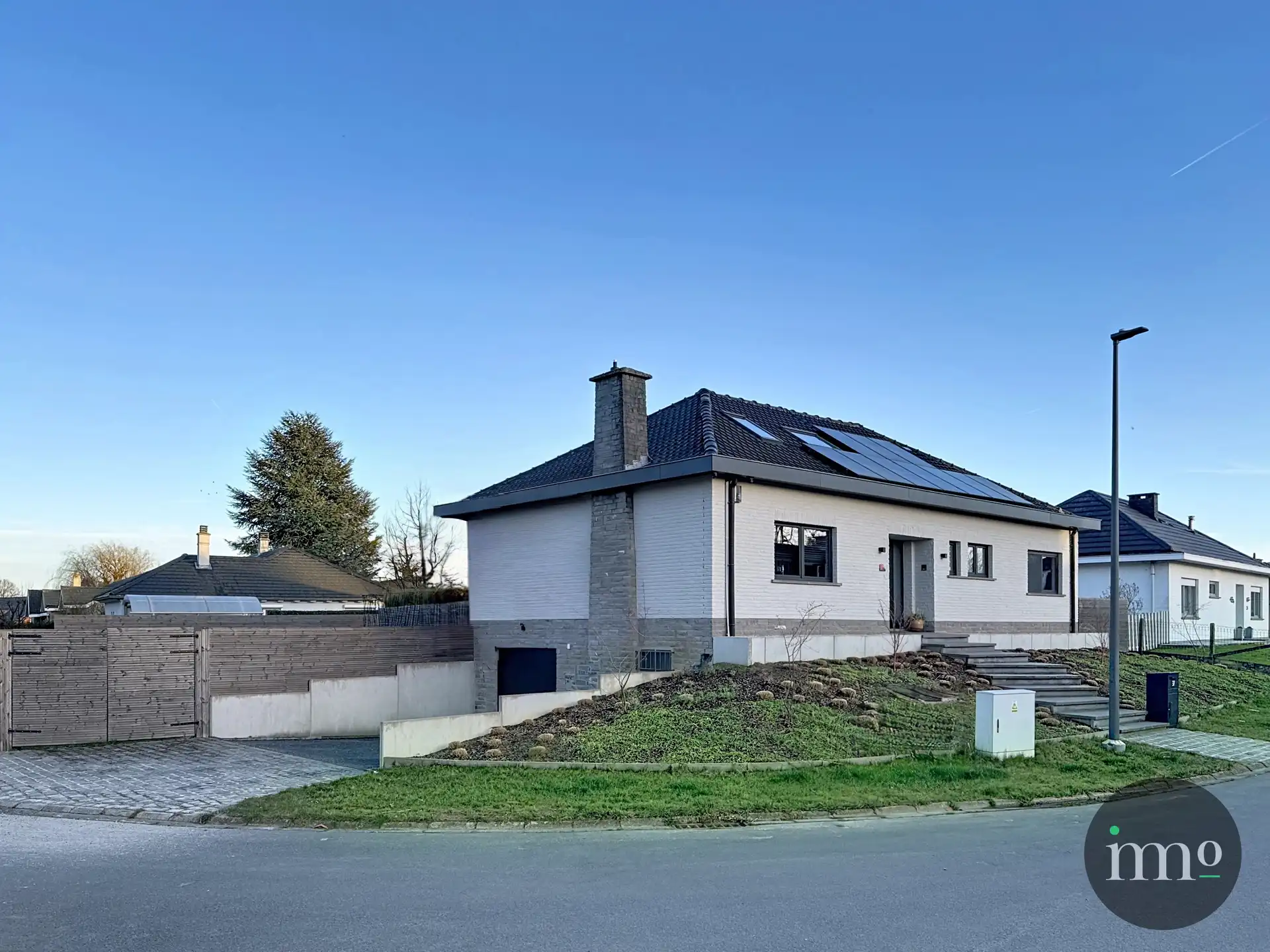 Mooi gerenoveerde woning op topligging in Lennik! foto {{pictureIndex}}