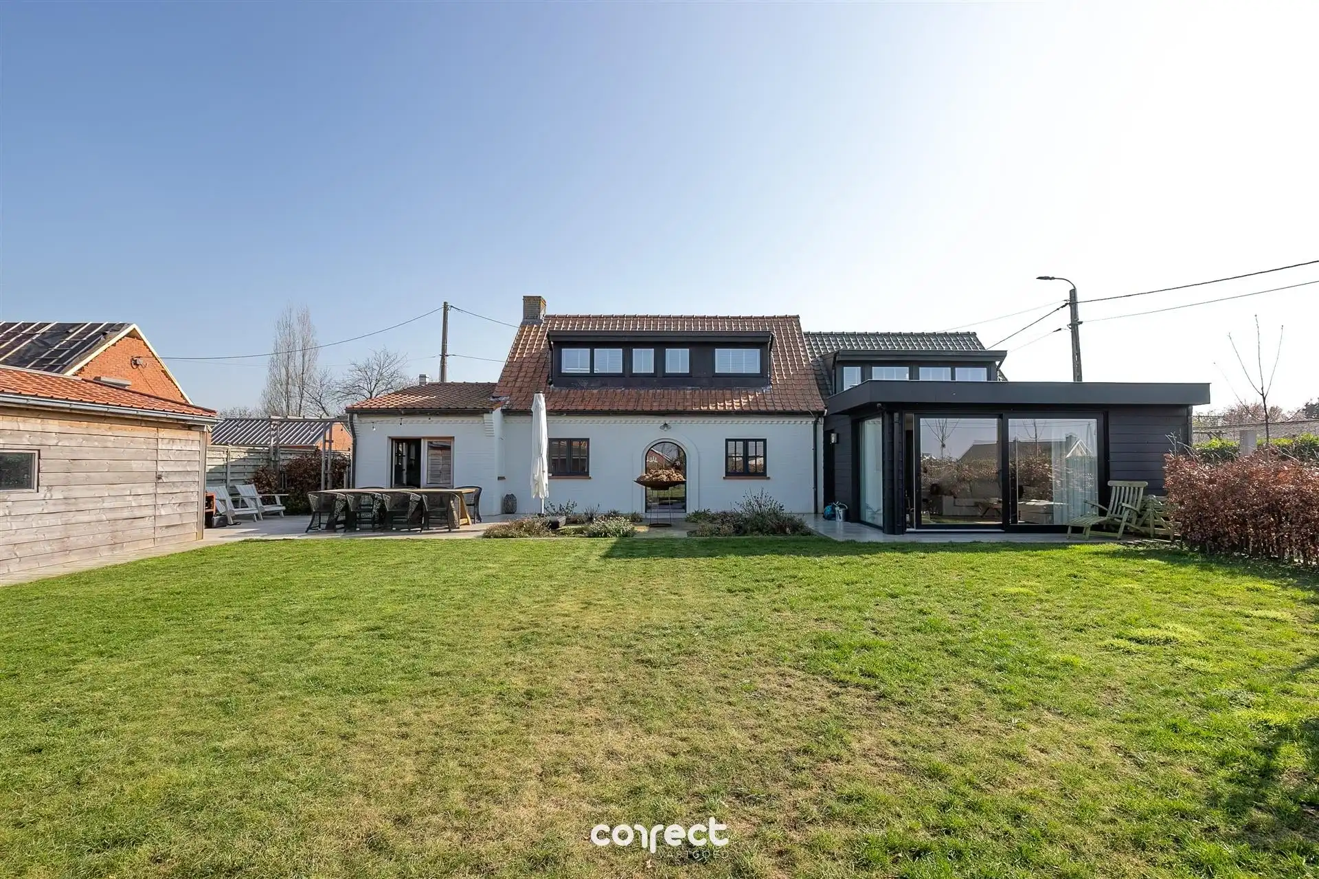 Smaakvolle, volledig gerenoveerde open bebouwing op rustige ligging. foto 19