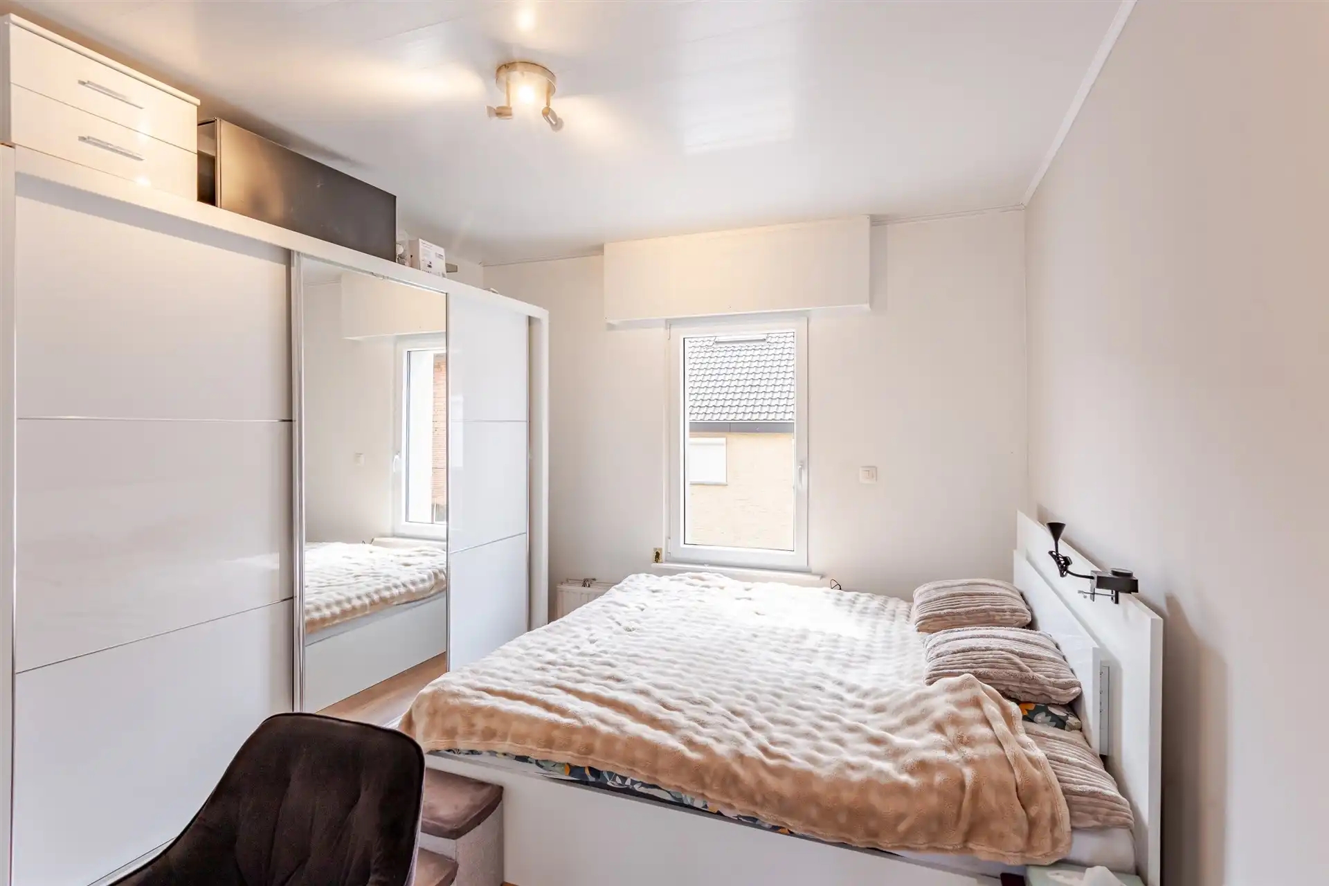 Woning met 4 slaapkamers én magazijn op toplocatie foto 14