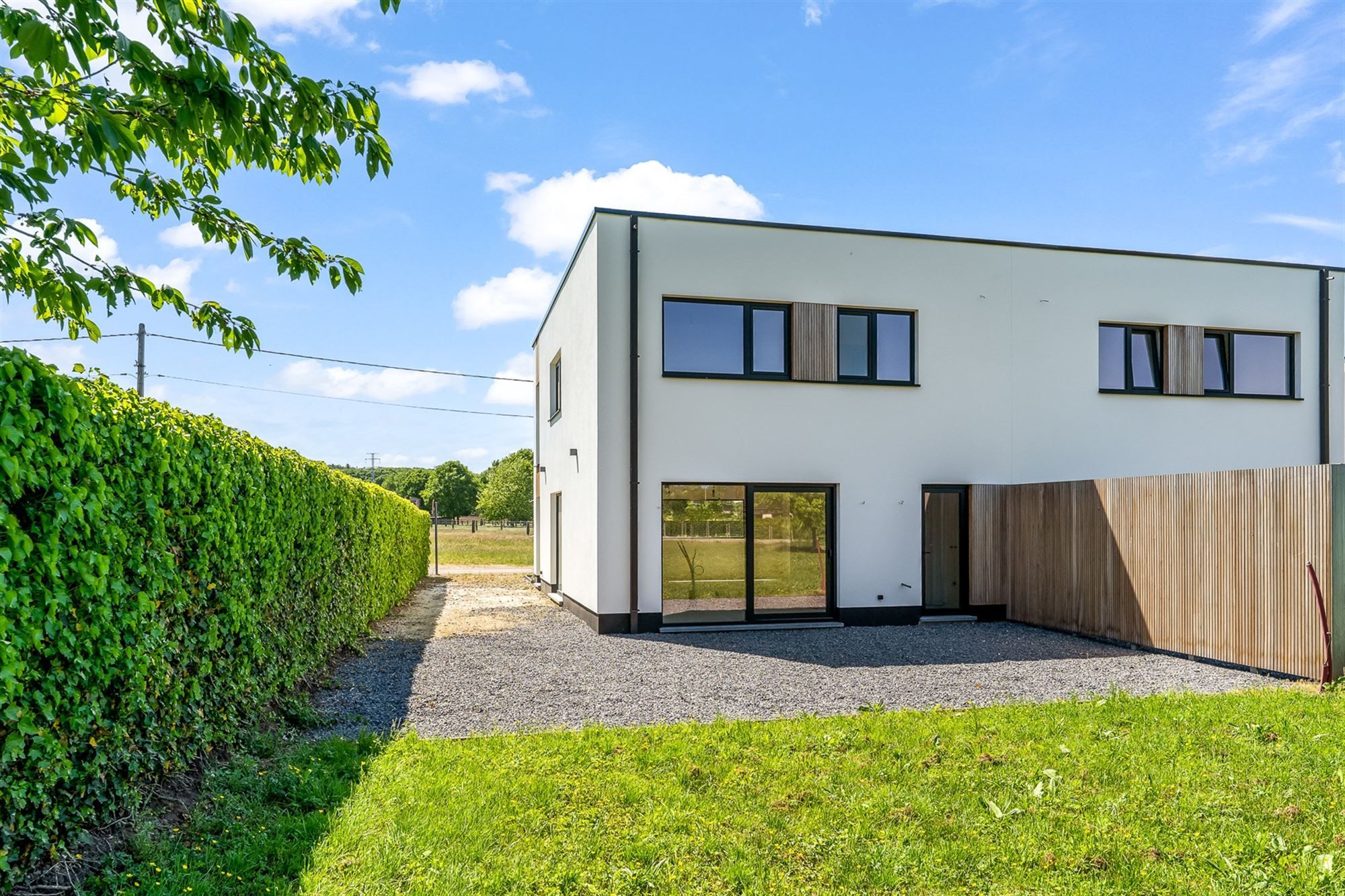 KWALITATIEF EN ENERGIENEUTRALE WONING OP RUSTIG GELEGEN PERCEEL TE PAAL foto 5
