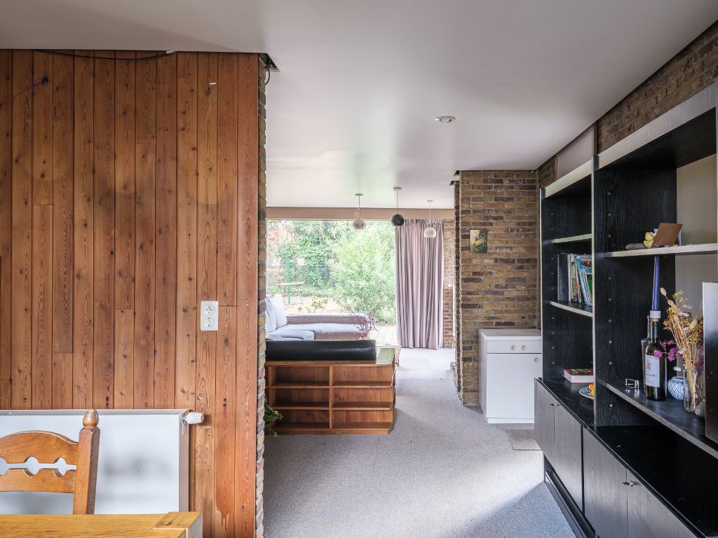 Merelbeke – Op te frissen, ruime architecturale woning (bvo 396 m2) met polyvalente mogelijkheden en bovengelegen zorgwoning op een groen perceel van 1.294m2. foto 8