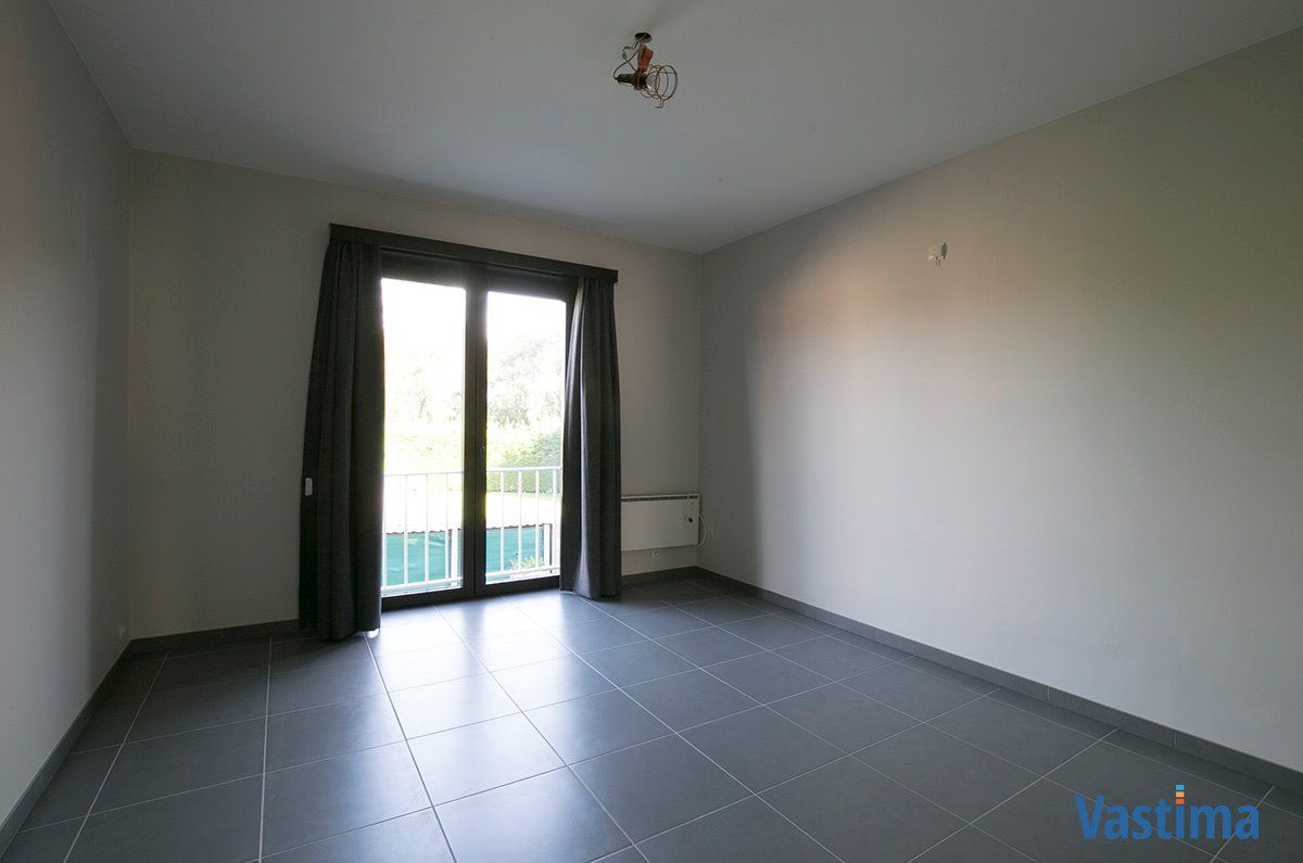 Lichtrijk appartement nabij station Haaltert met garage foto 8