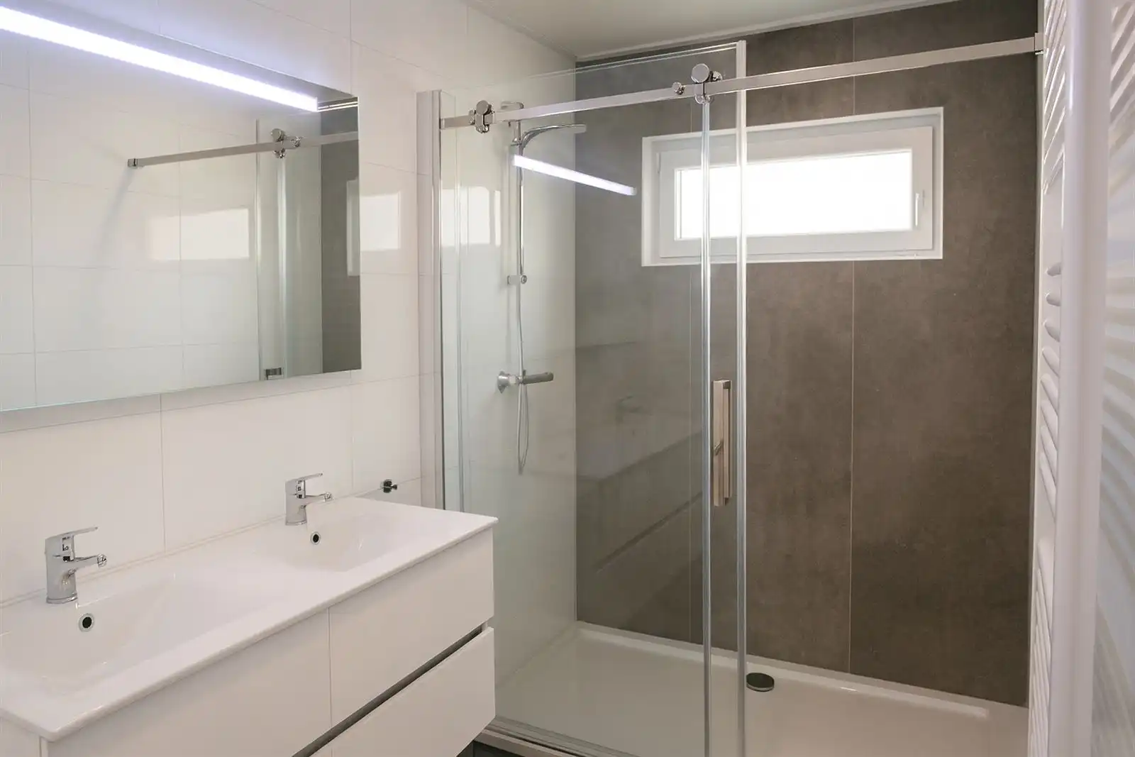 Moderne vakantie lodge mét terras foto 6