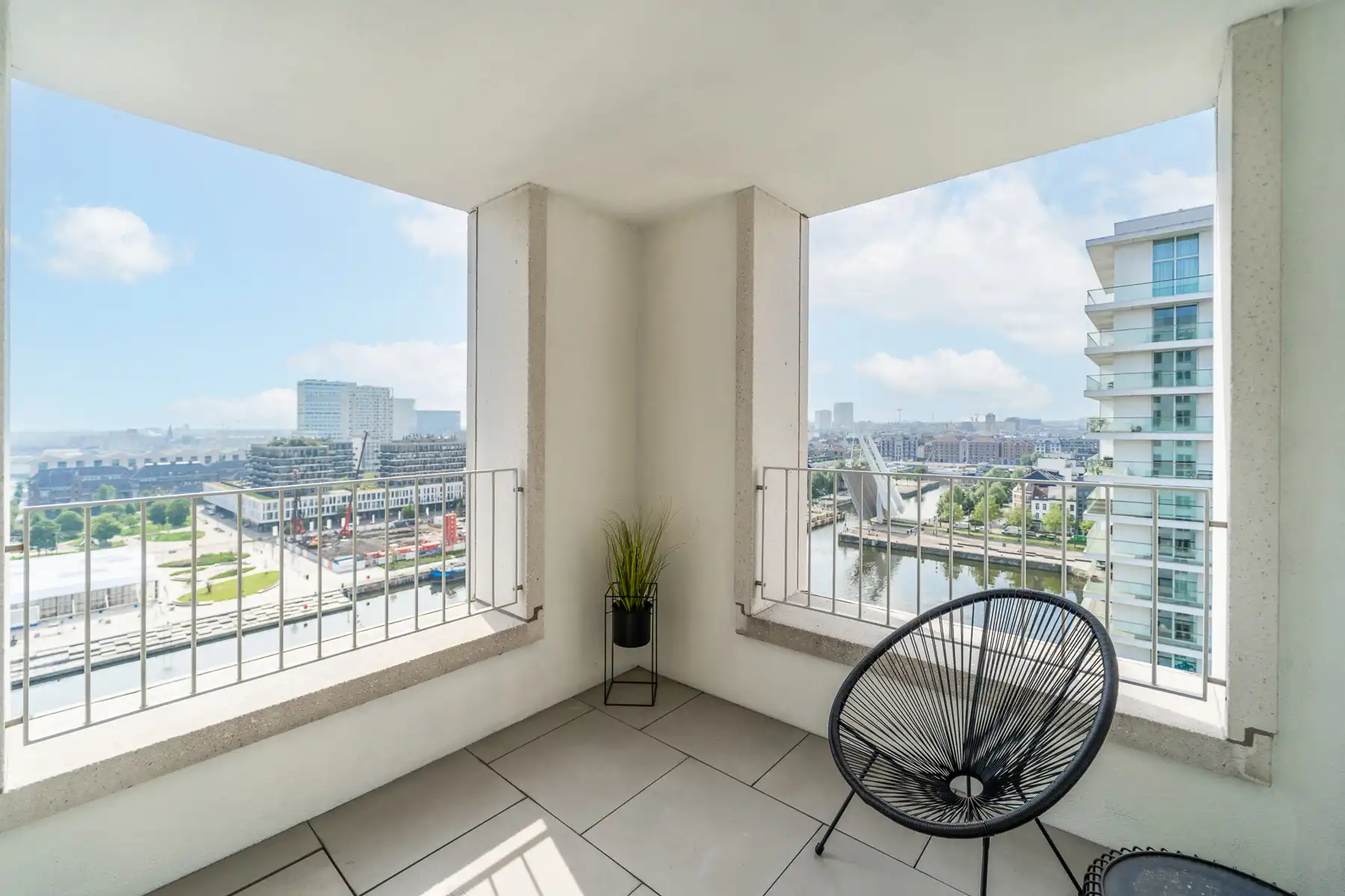 Gemeubeld appartement met 2slpks op 12e verdiep, 't Eilandje foto 2