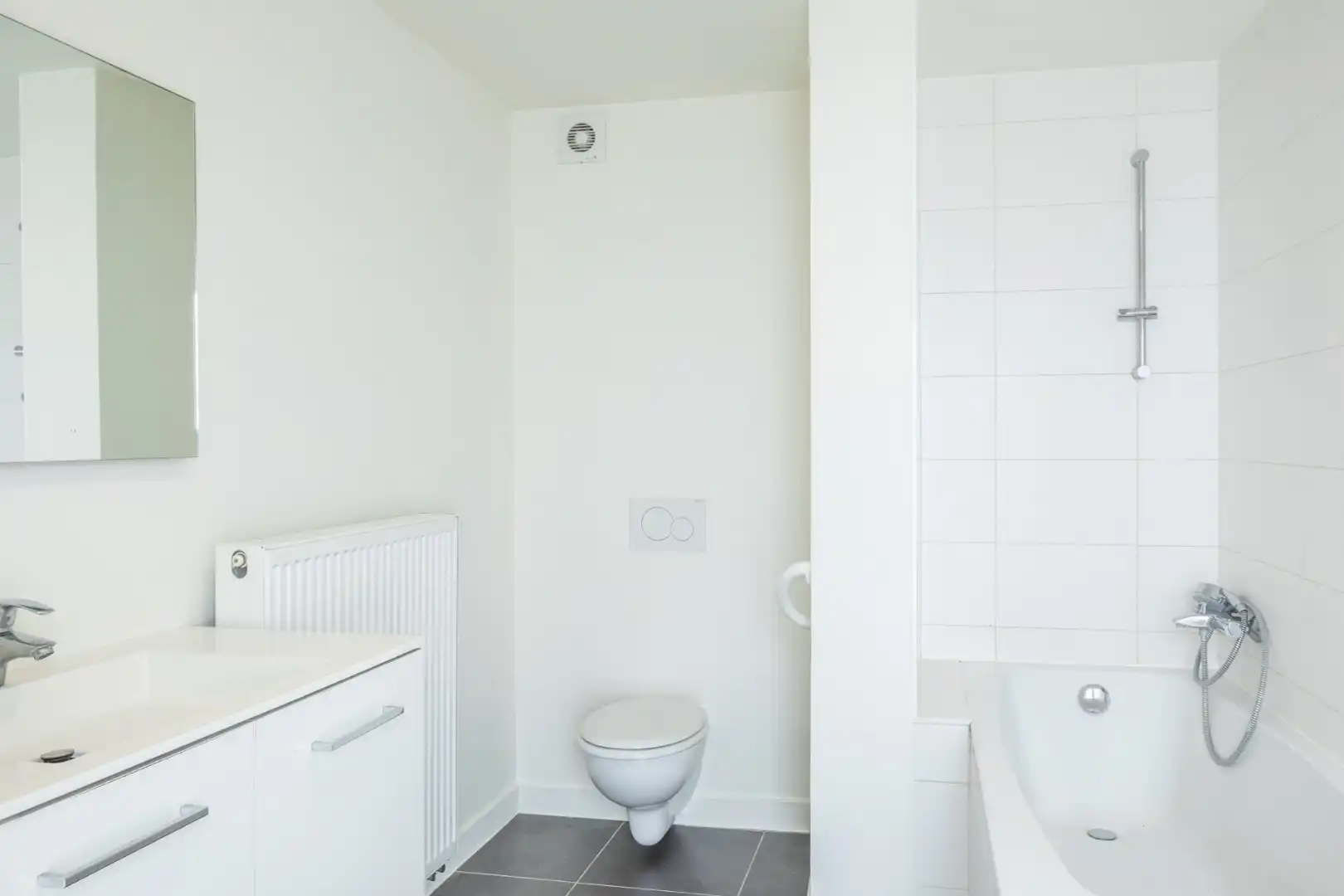 Opportuniteit ..reeds 2 gerenoveerde appartementen en in TOP staat!! foto 27