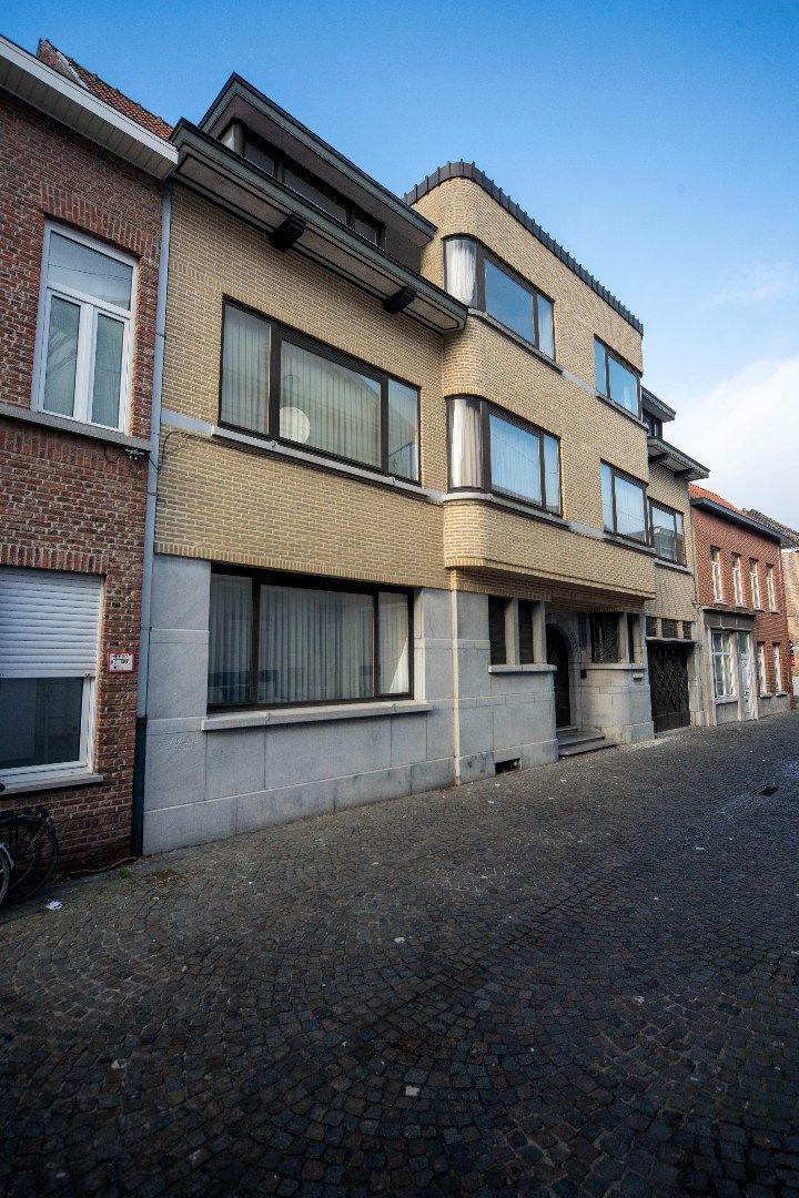 Luxe gelijkvloers appartement met tuin, 2 slaapkamers en autostaanplaats foto {{pictureIndex}}