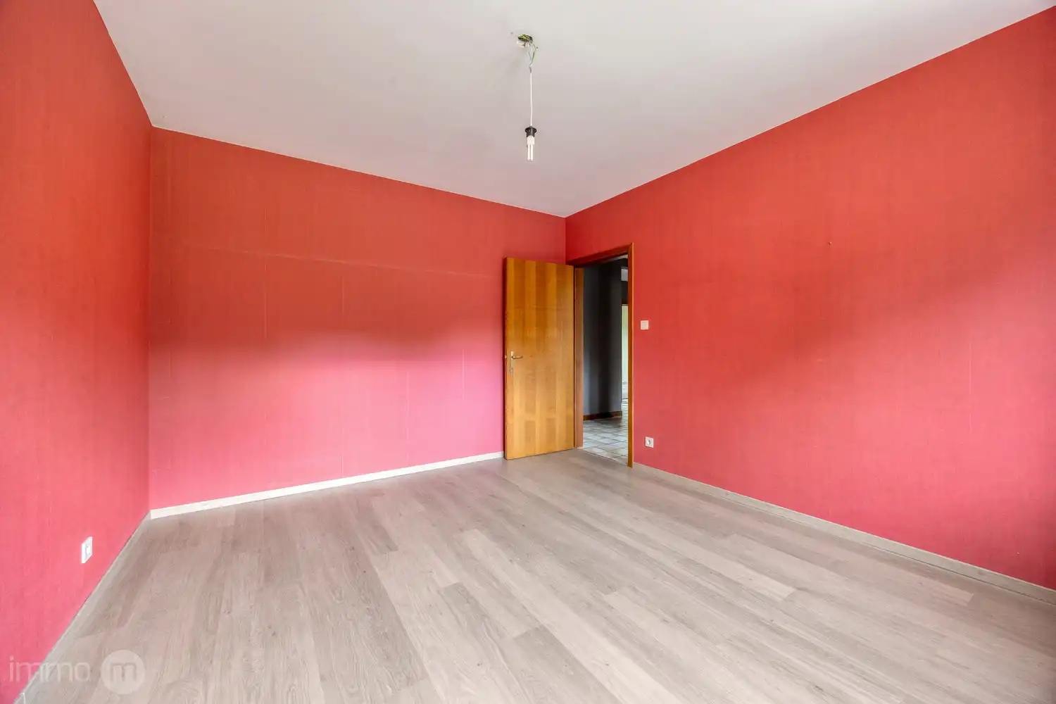 Uitstekend onderhouden open bebouwing met zonnepanelen en 3 tot 5 slaapkamers op prachtig perceel van 55a43ca foto 19