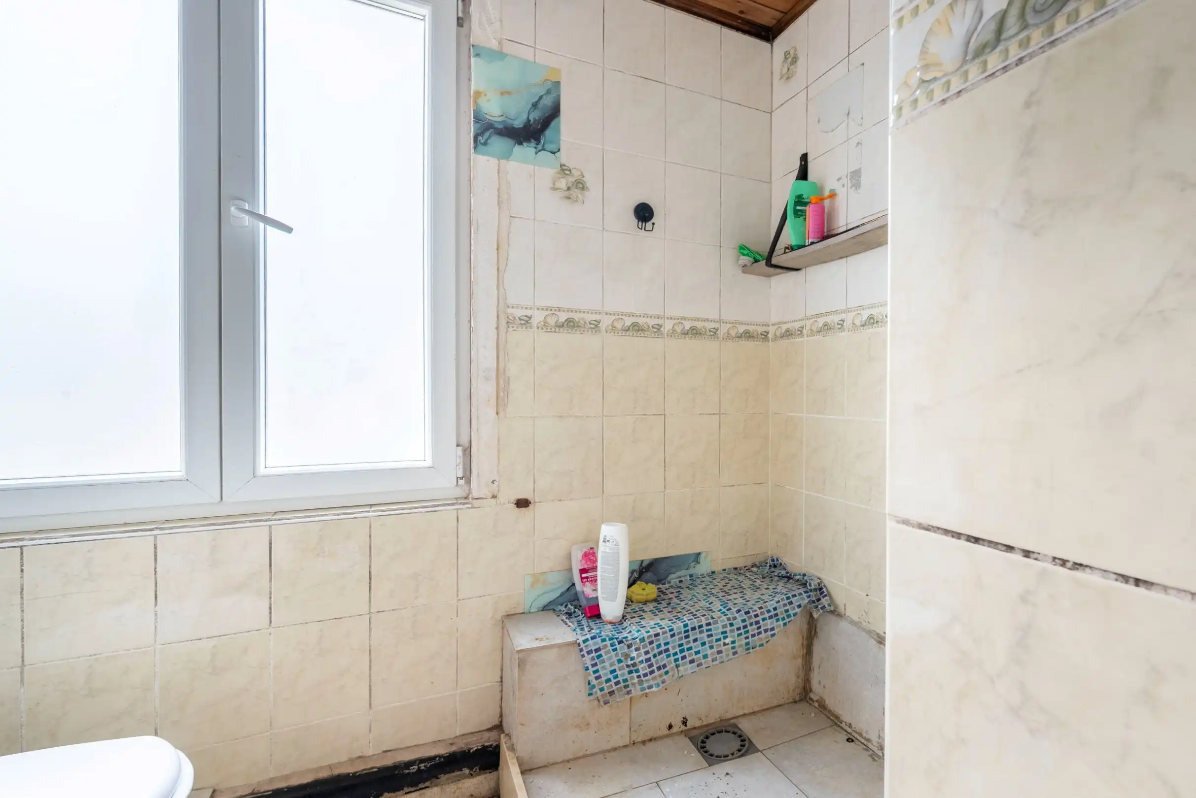 Ruime woning met 5 slaapkamers, garage en tuin. foto 7