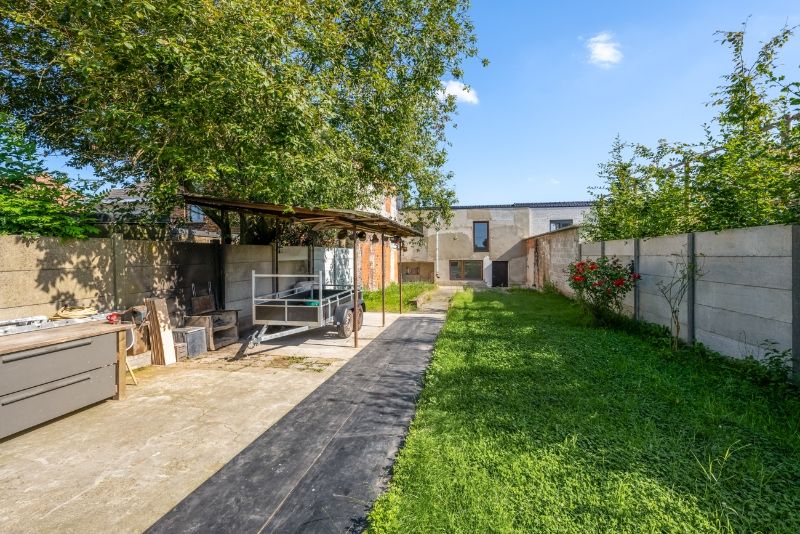 Volledig gerenoveerde woning met 3 slaapkamers, tuin en garage foto 16