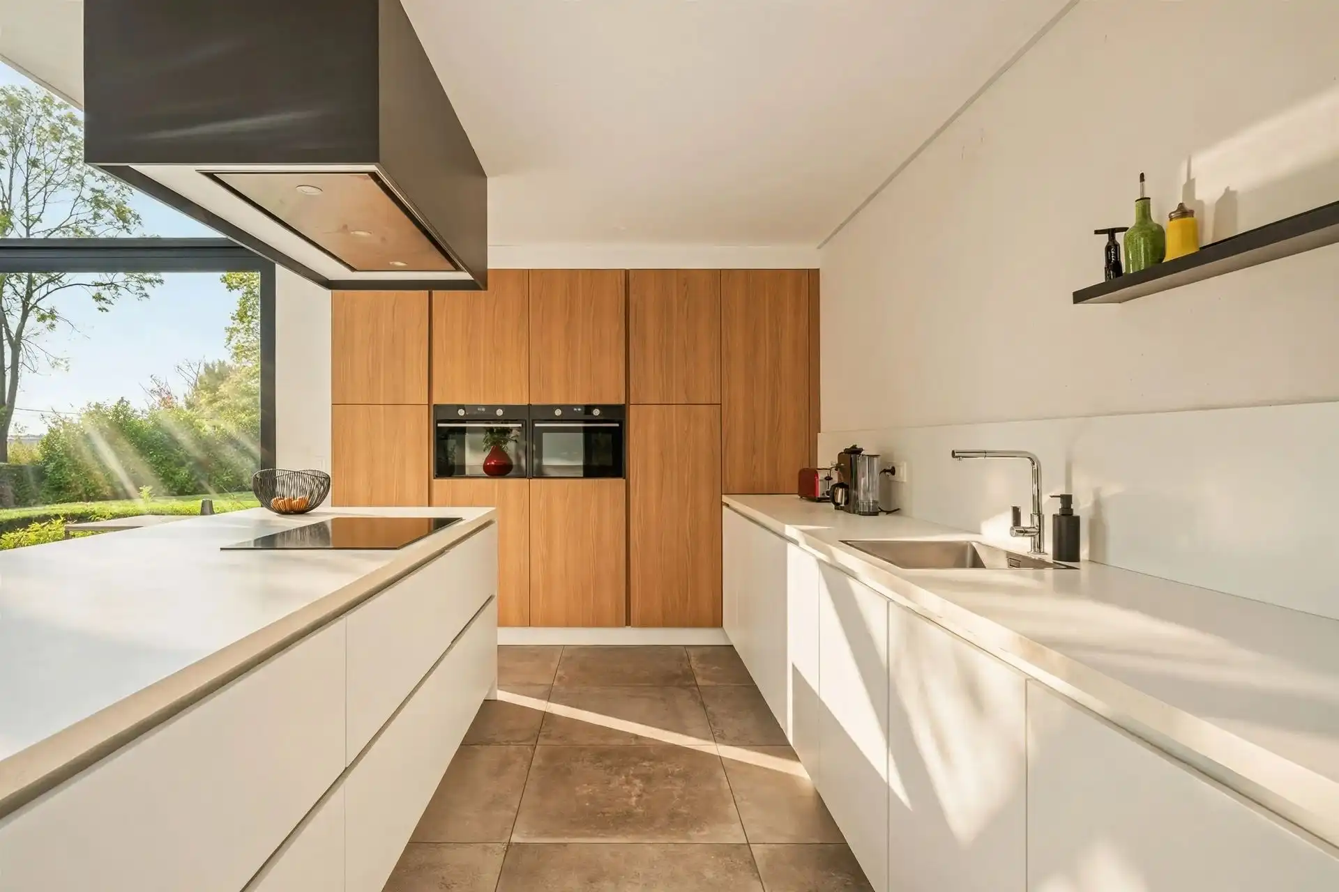 Ruime moderne villa met 6 slpk & prachtige tuin op 2200M2 foto 7