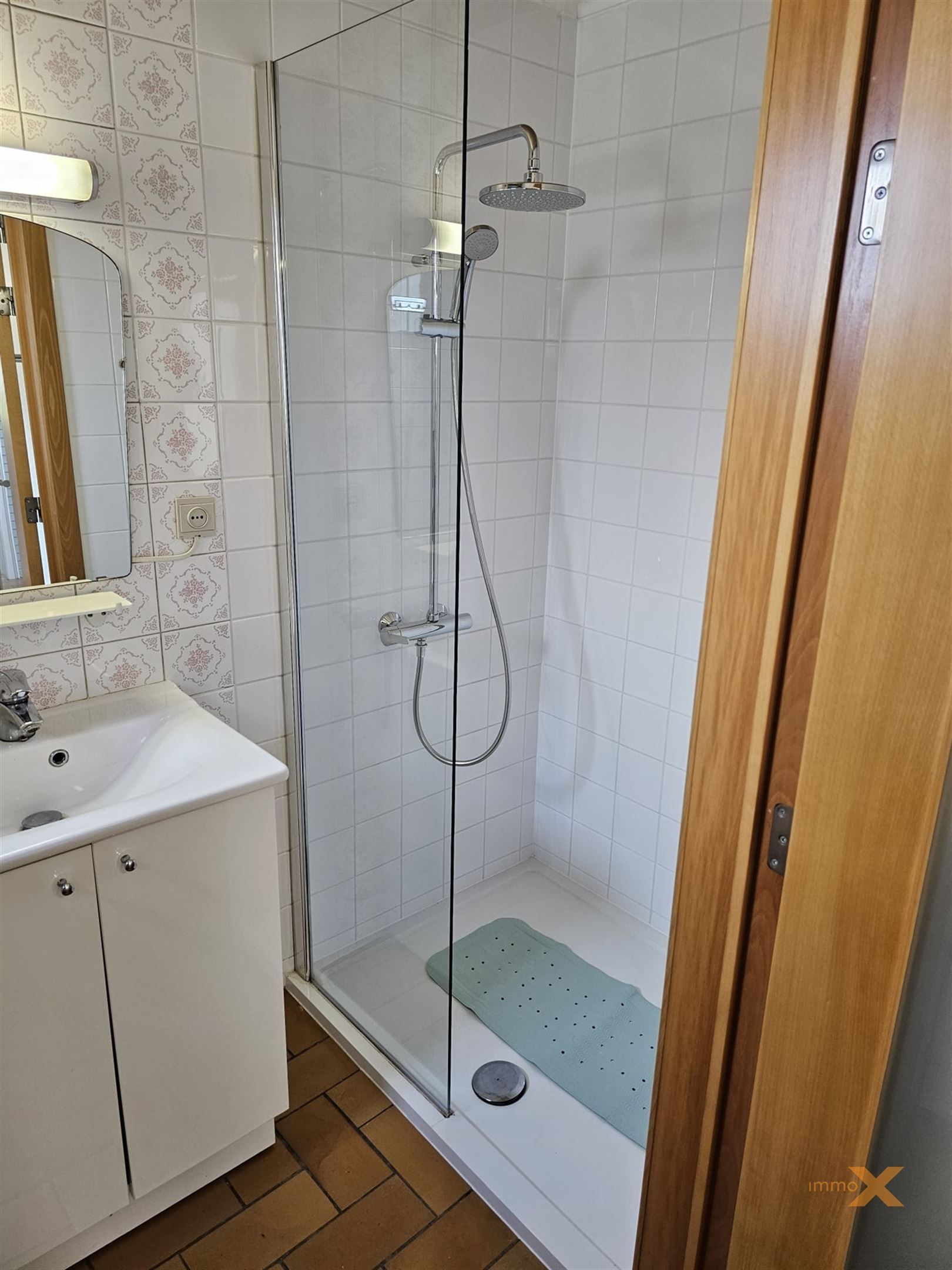 CHARMANTE WONING MET TUIN EN GARAGE foto 16