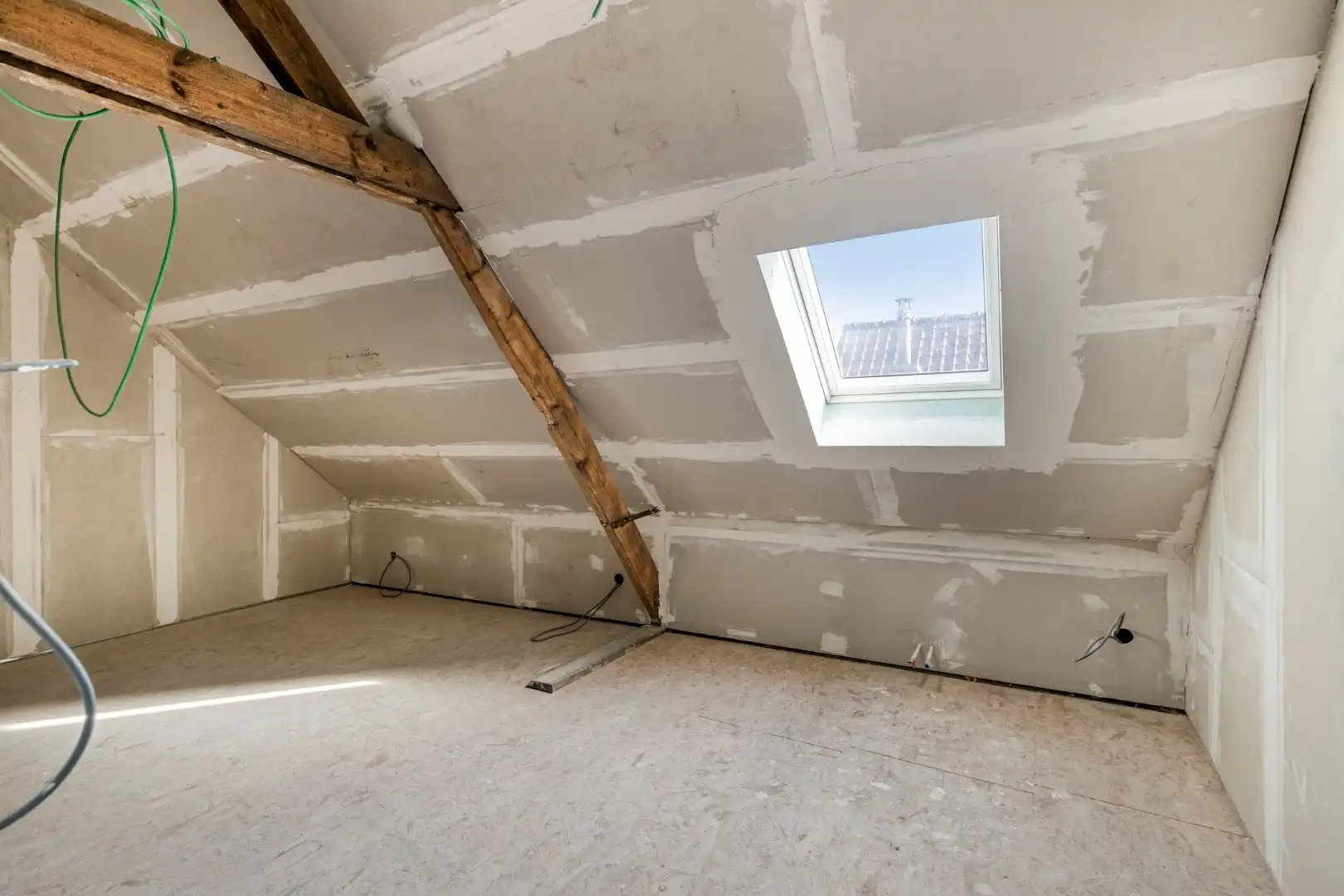 Commercieel pand met verder af te werken appartement en garage op topligging! foto 21