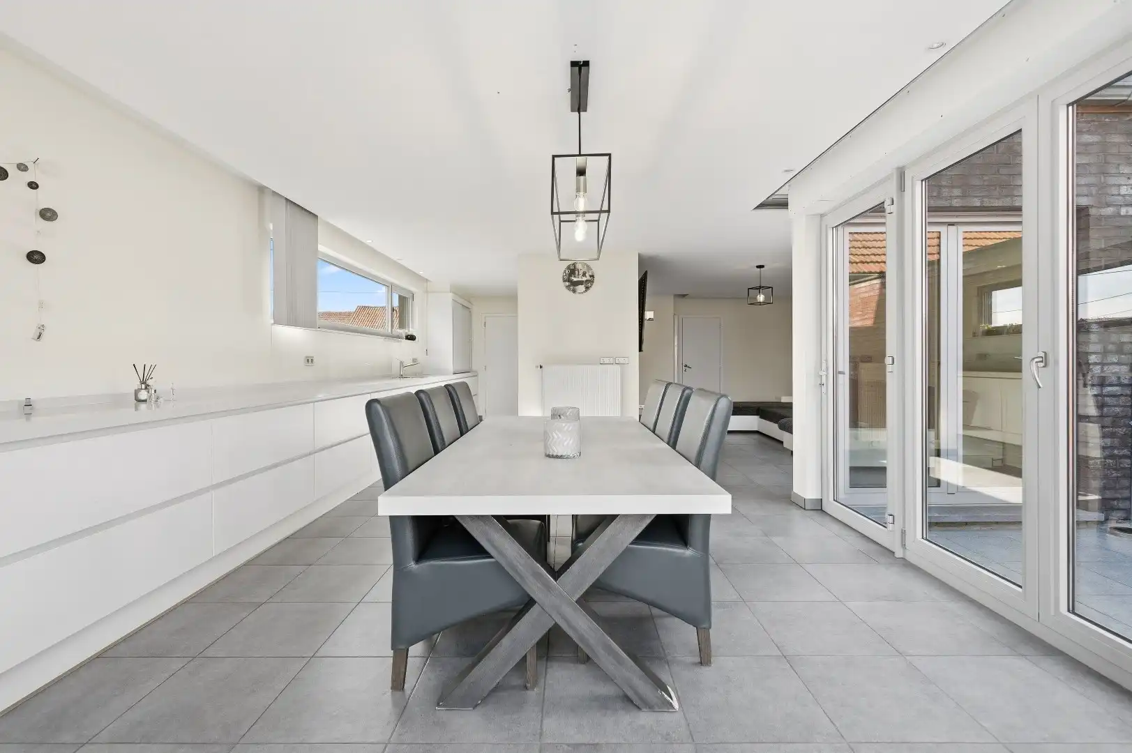 Mooie instapklare woning met tuin, terras, garage en 4 slpks foto 9