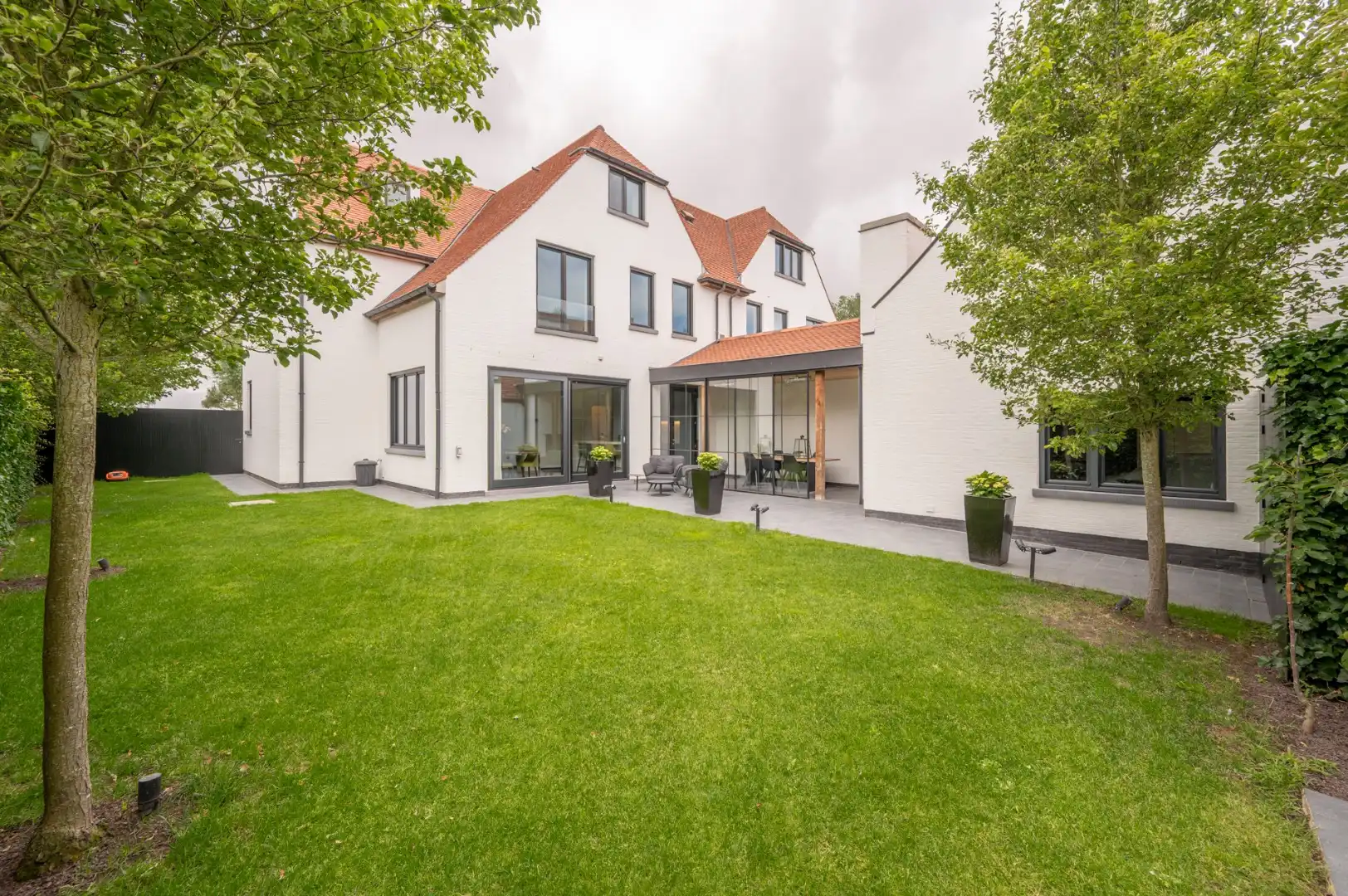 Exclusieve koppelvilla met hoogwaardige afwerking in het prestigieuze Duinenwater foto {{pictureIndex}}
