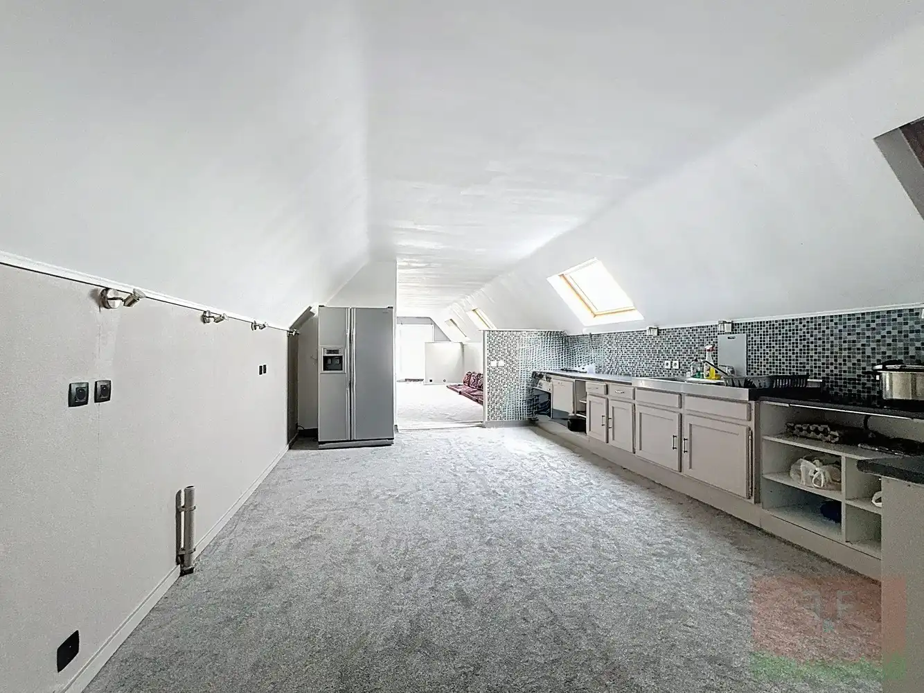 Loft op 1ste verdieping met 2 slaapkamers, zonneterras en een carport foto 6