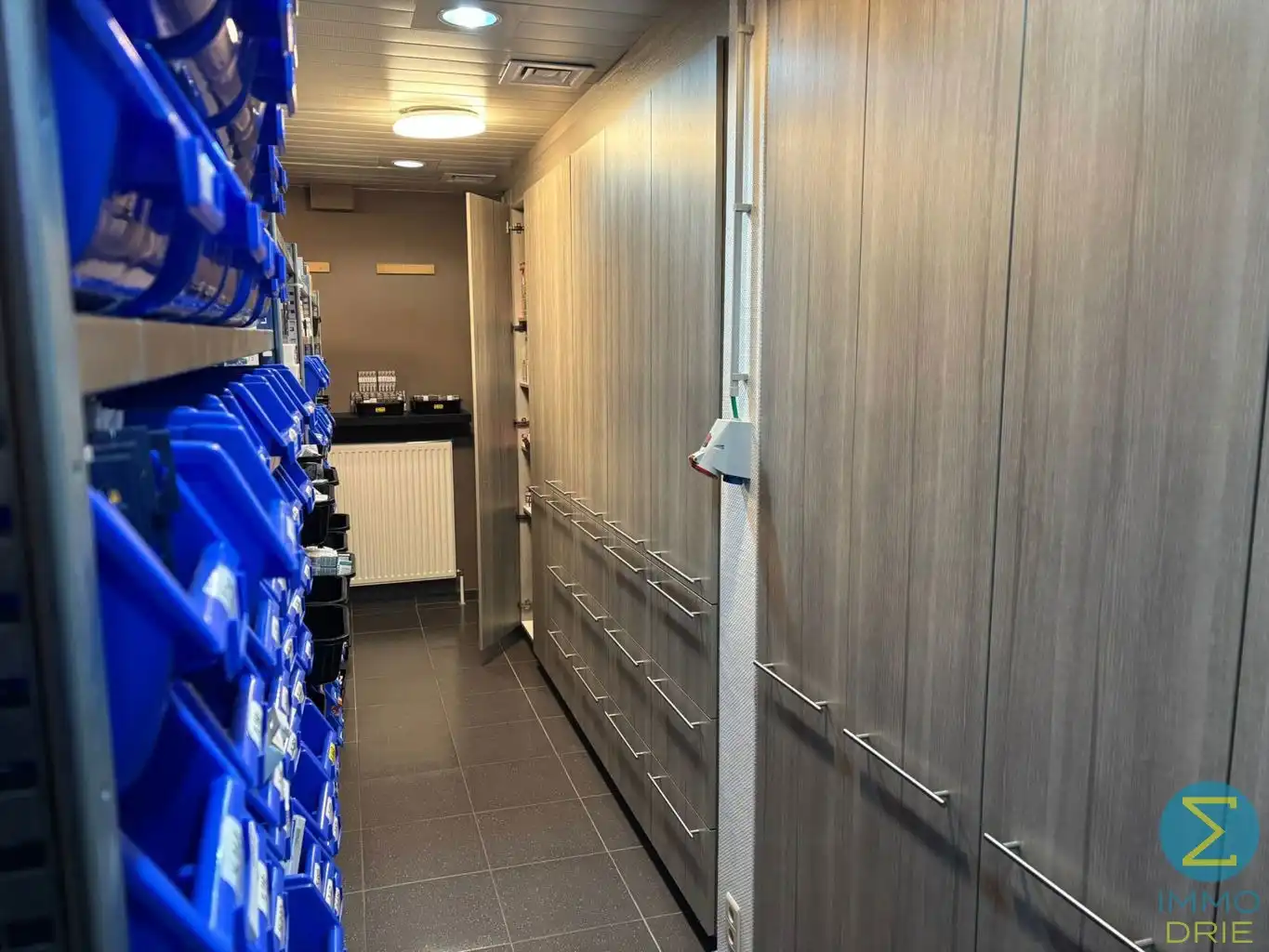 Verhuurd handelspand  van 160m² met 2 autostaanplaatsen foto 8