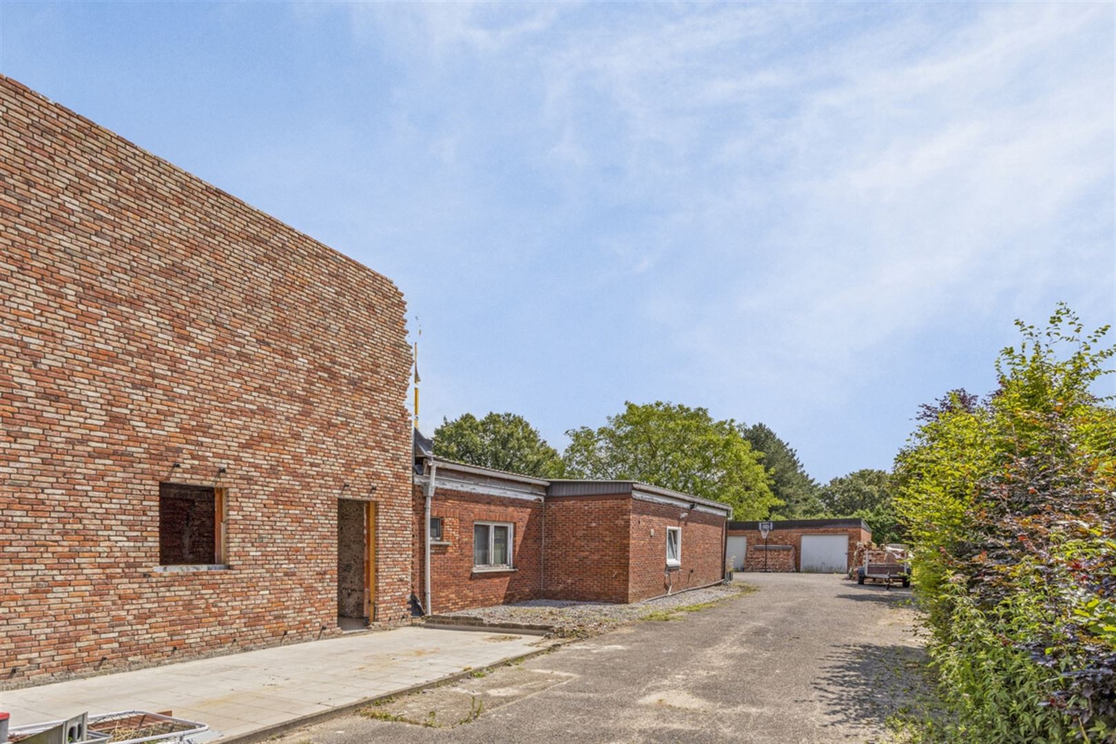 TE KOOP: verder af te werken nieuwbouwwoning (305m²) op 14a13ca! foto 3