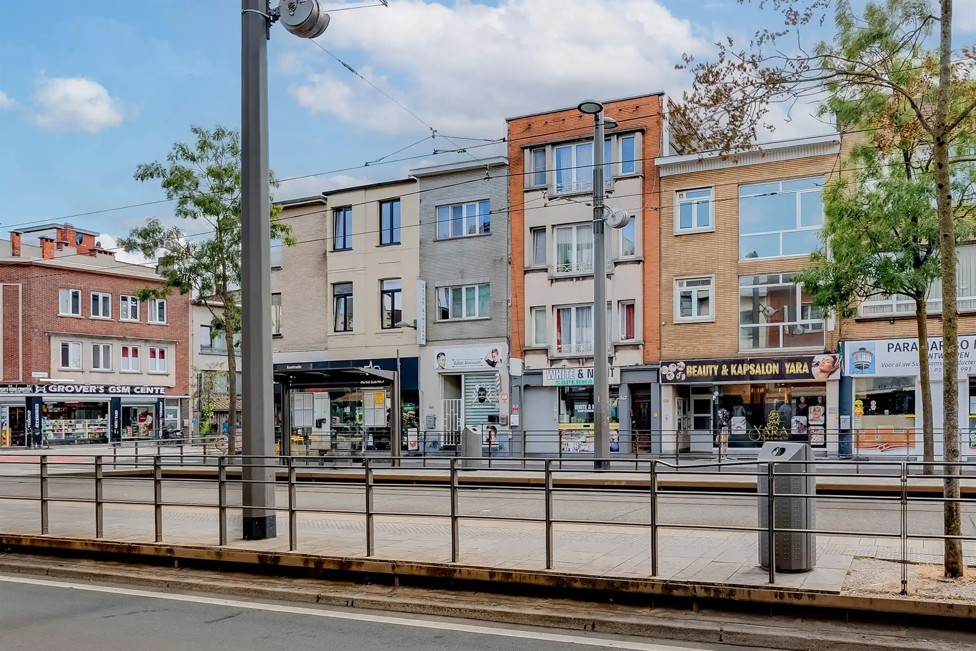 Vergunde opbrengsteigendom met handelspand en duplex foto 3