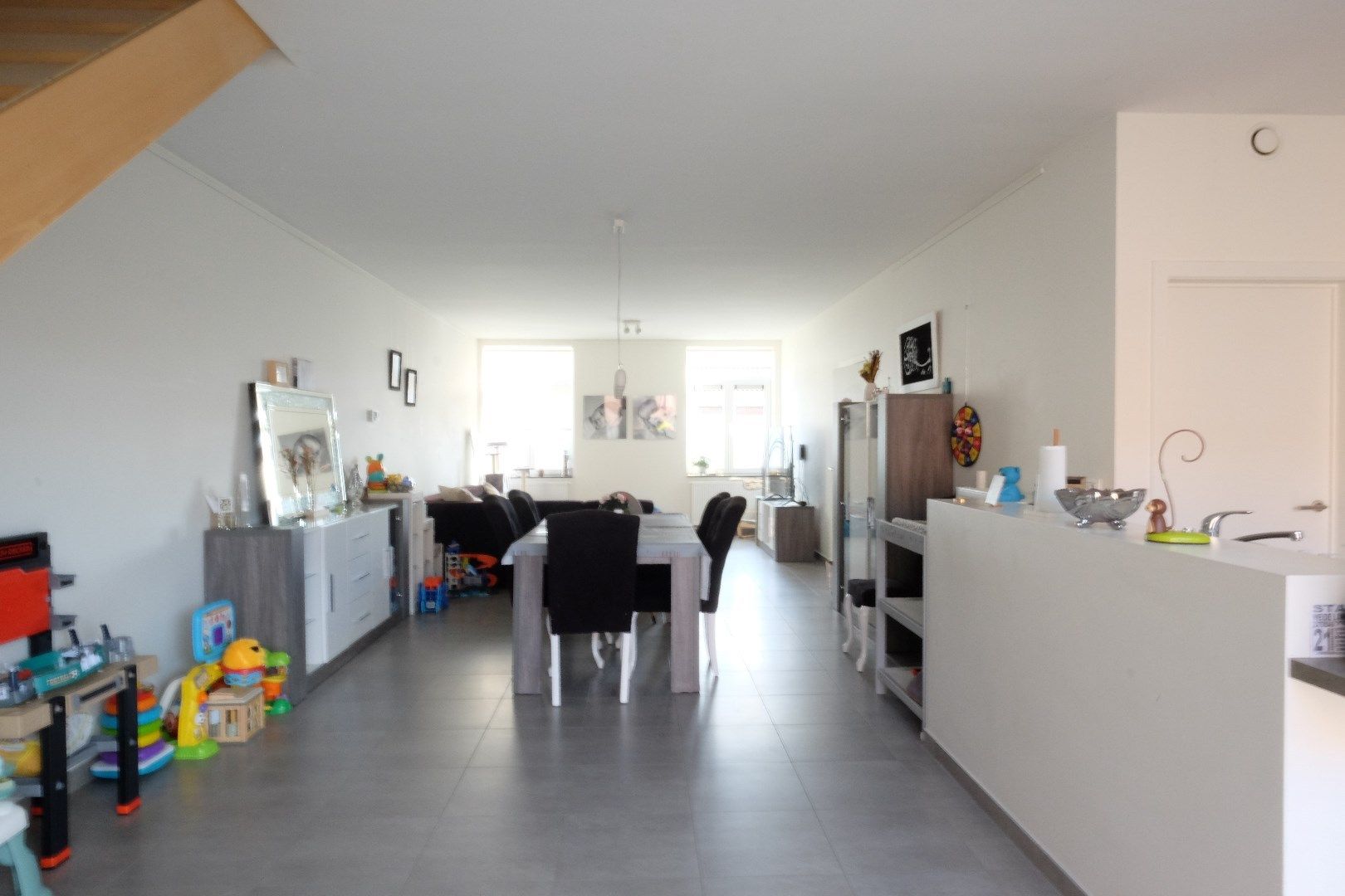 Recente woning met tuin en parkings. foto 4