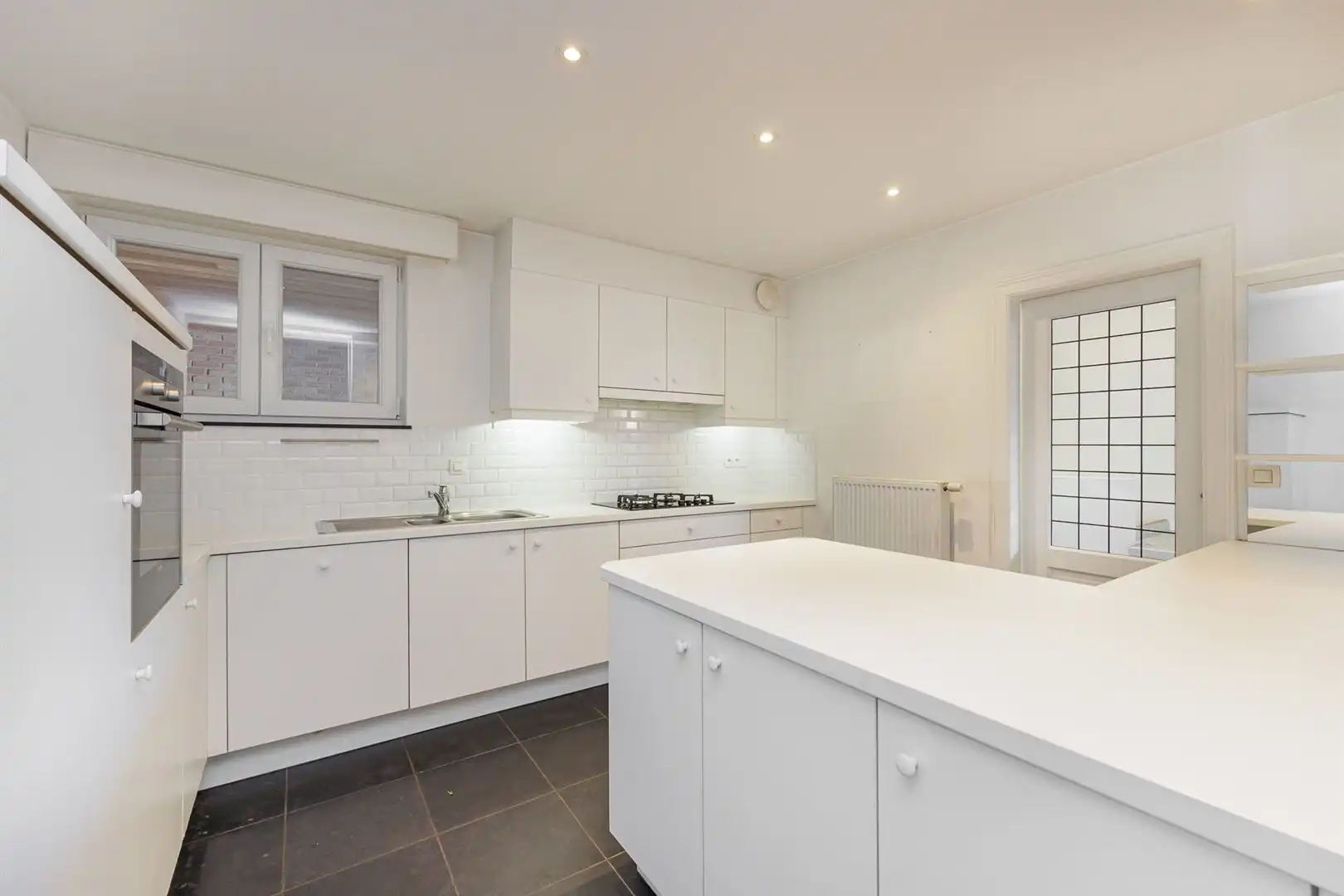 Gelijkvloers appartement met 2 slaapkamers en garage! foto 10