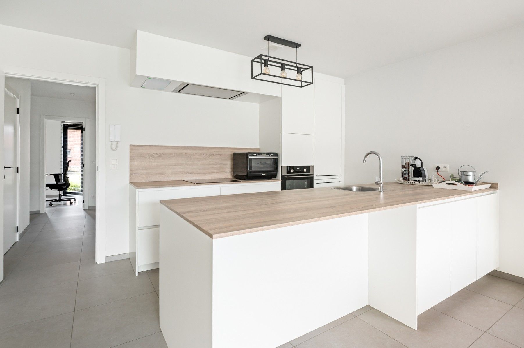 Instapklaar en energiezuinig gelijkvloers appartement met terras en tuin foto 5