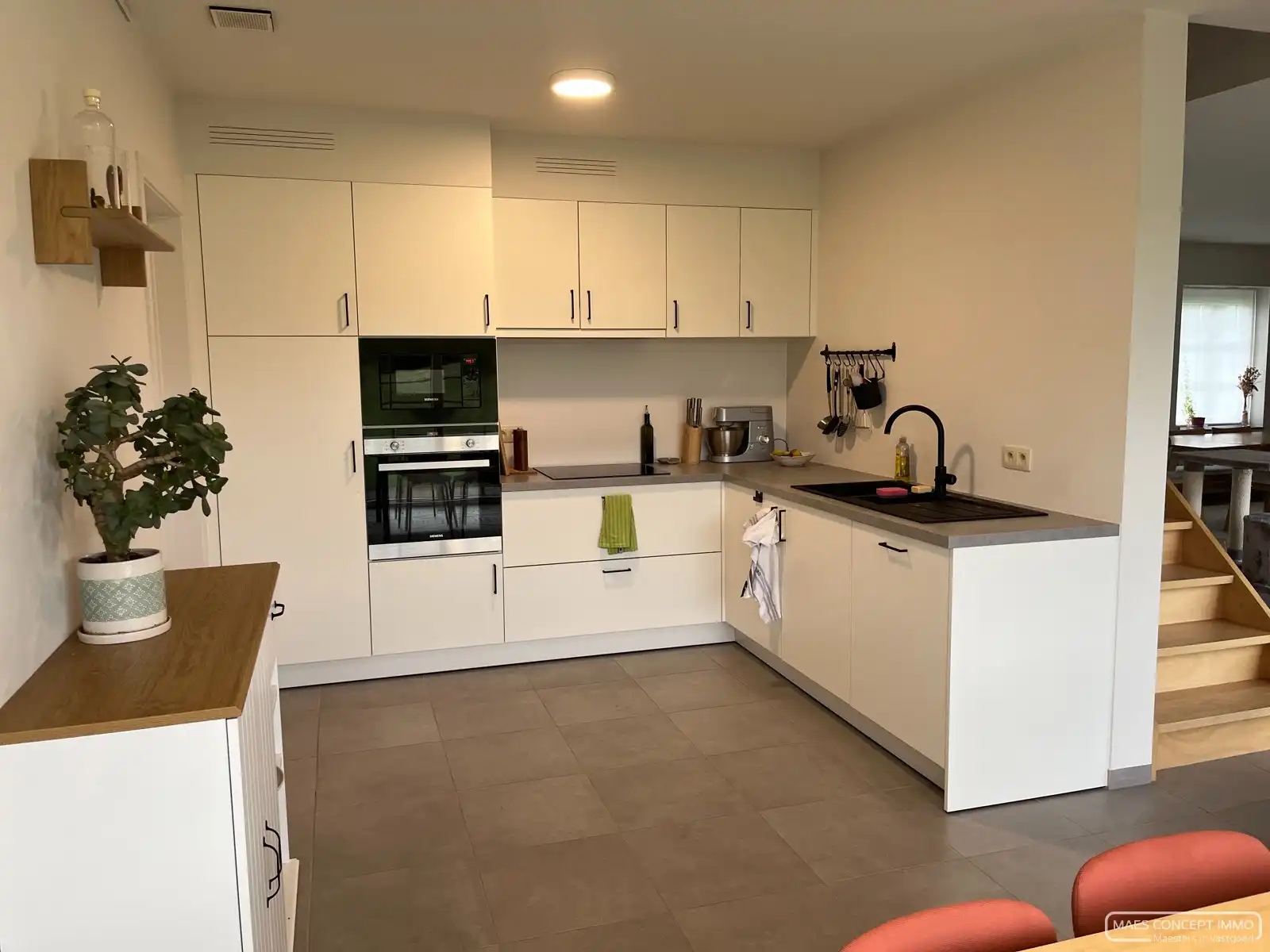 Ruime nieuwbouwwoning  te huur in Anzegem met tuin en garage foto 6