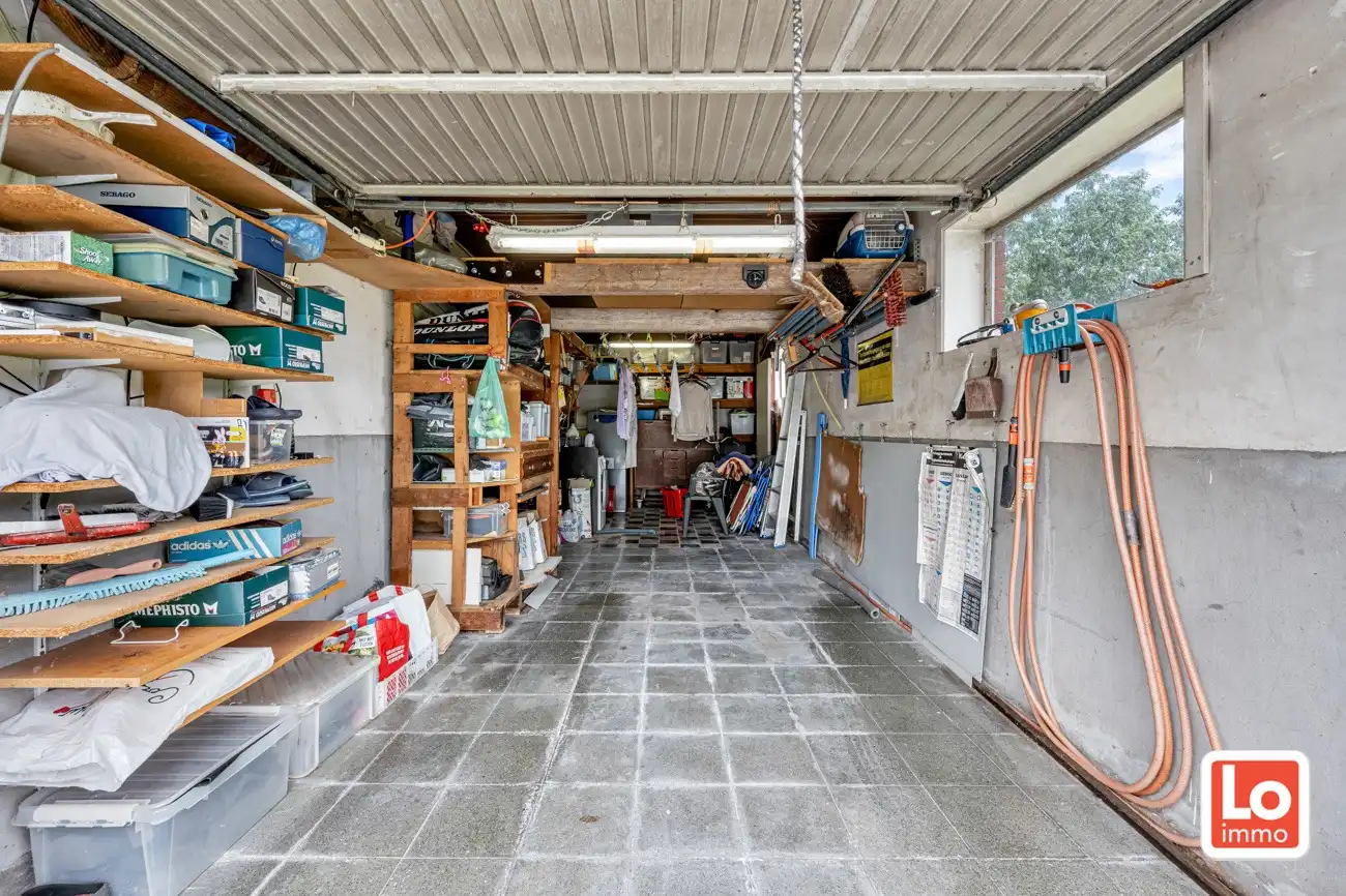 Landelijke te renoveren halfopen gelijkvloerse woning met inpandige garage en grote tuin met open zicht op een makkelijk bereikbare locatie in Zeveneken! foto 22