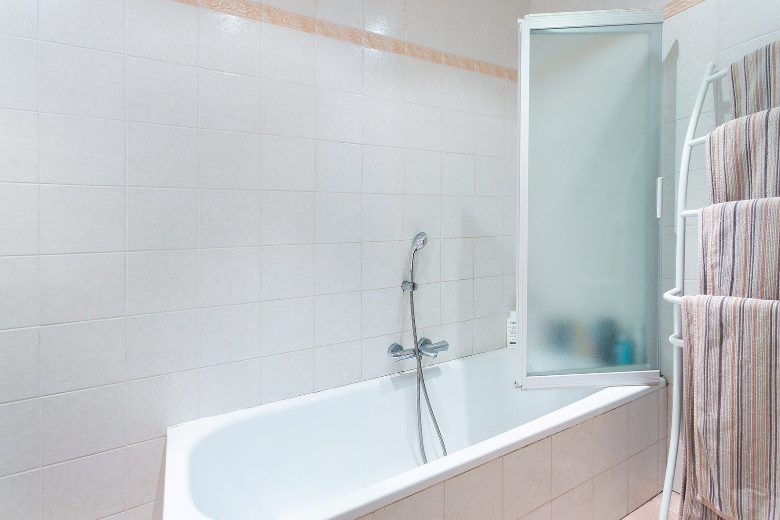 Instapklaar hoekappartement met veel lichtinval op een rustig pleintje foto 11