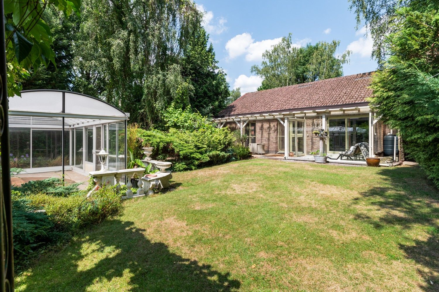 Hoofdfoto van de publicatie: Open bebouwing op toplocatie in Schoten te koop!