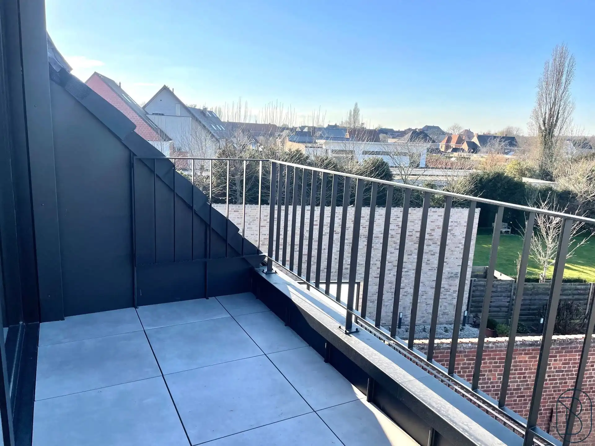 Leuk recente penthouse met terras en 2 SLK! foto 11