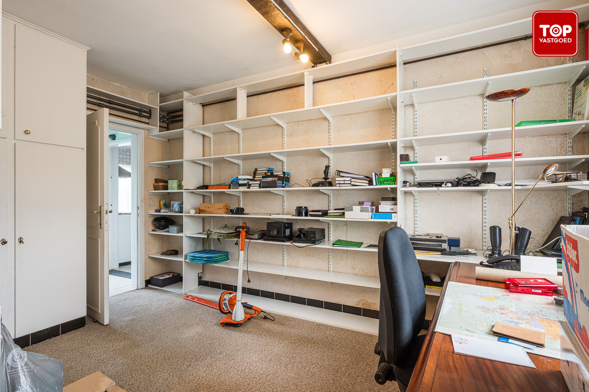 Te renoveren bungalow met enorm potentieel op een Toplocatie foto 16