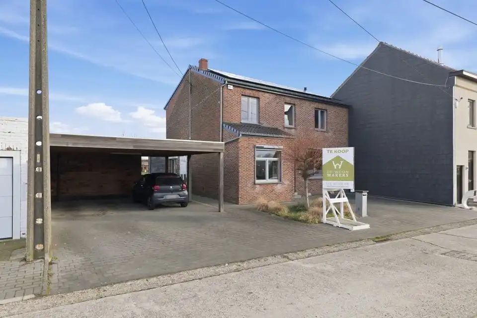 KNAP GERENOVEERDE GEZINSWONING MET 3 SLKS, TUIN EN CARPORT IN JEUK foto 2