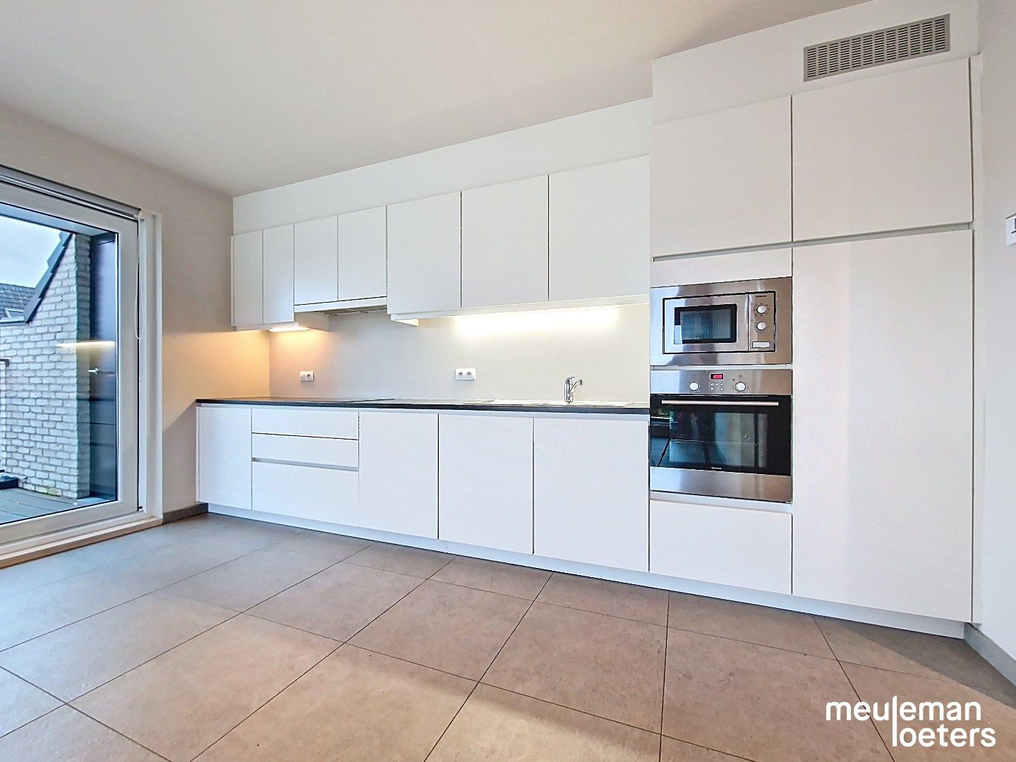 Rustig gelegen recent appartement met parking foto 7