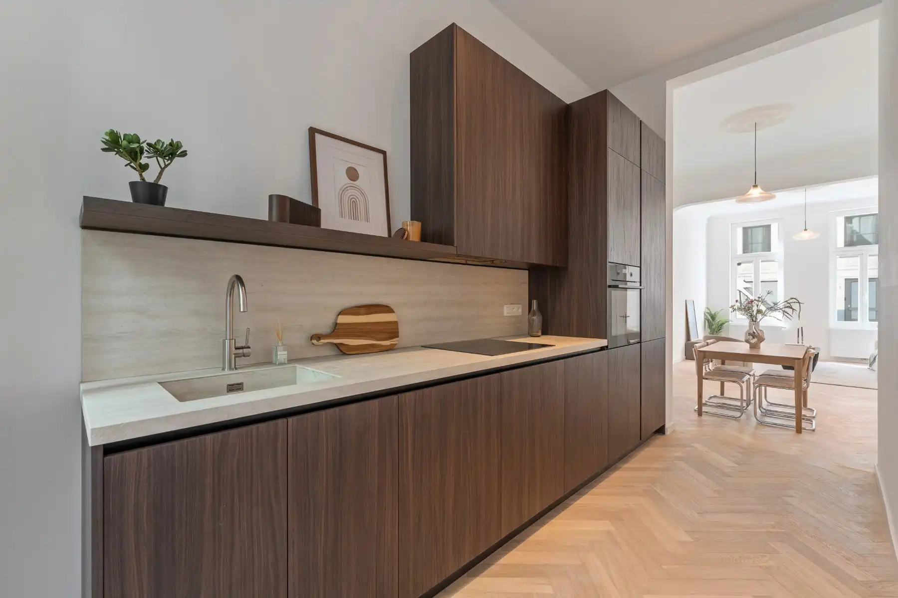 Stijlvol gerenoveerd appartement met stadskoer in Zurenborg foto 9