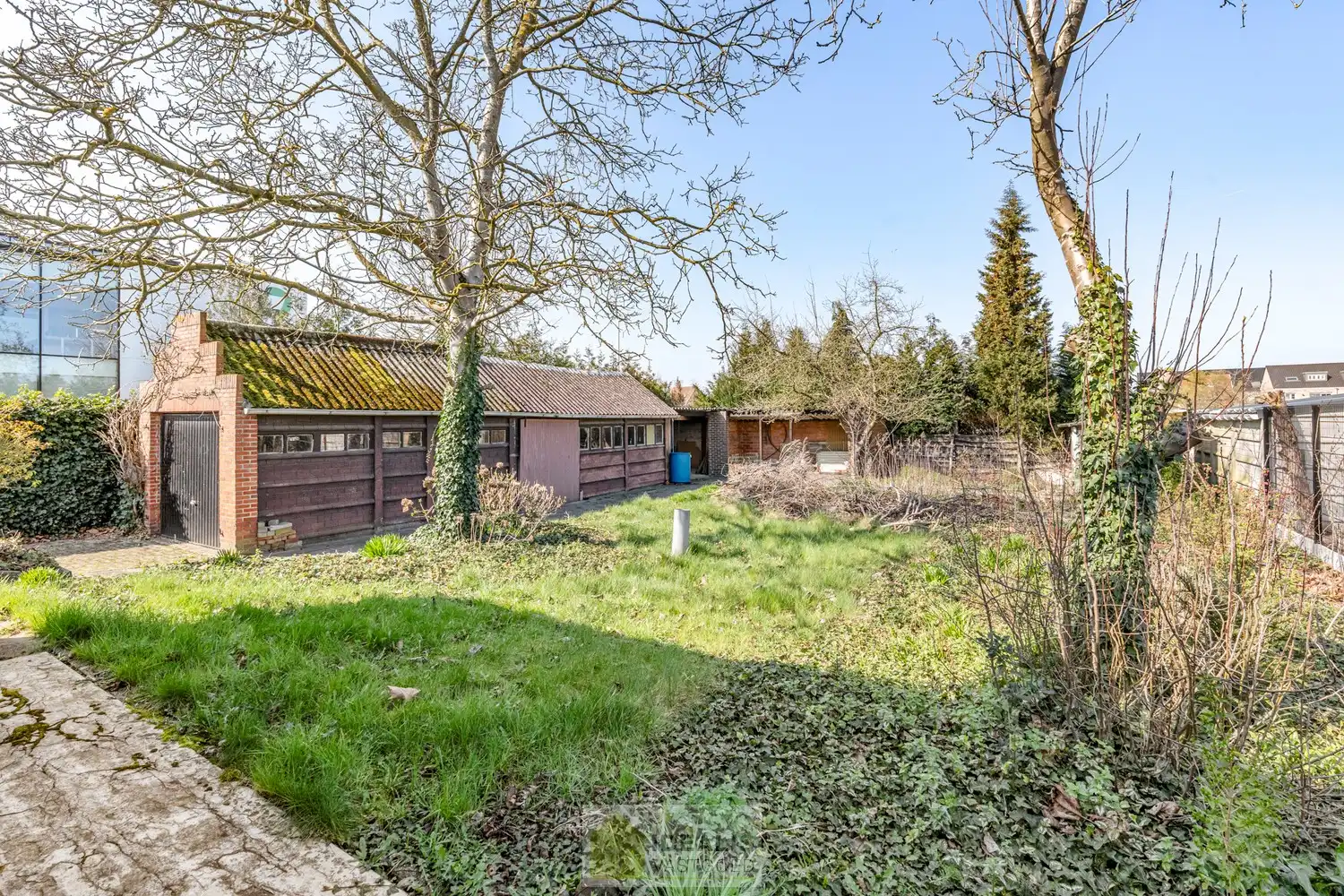 IDEALIS VASTGOED - Aangename vrijstaande woning op toplocatie te Boseind, Pelt. Deze woning omvat maar liefst +-149m² netto bewoonbare oppervlakte op een perceel van 6a 35ca met een ruime woonkamer met aansluitend uitgeruste keuken, maar liefst 3 slaapkamers of 2 slaapkamers met ruime dressing, badkamer, wasplaats, veranda en zeer ruime garage vlakbij de dorpskern van Boseind, Pelt! Uiterst geschikt voor kandidaten op zoek naar een naar eigen wens te renoveren betaalbare woning. foto 29