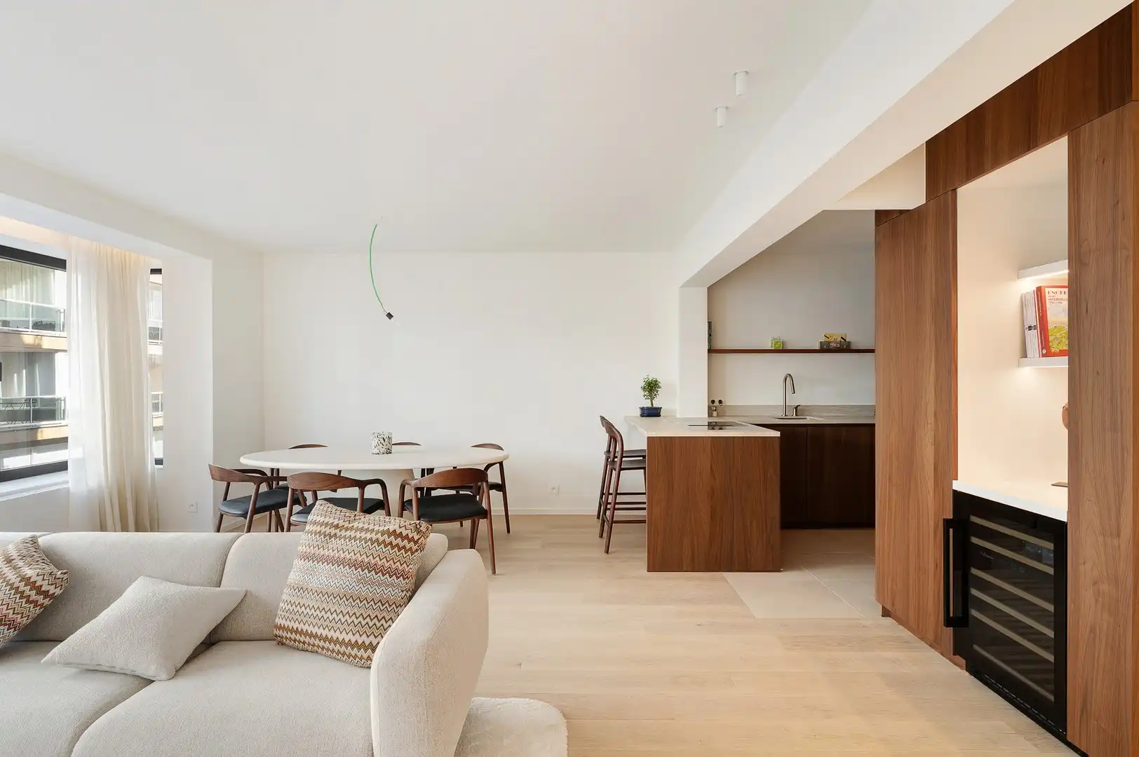 Gerenoveerd appartement centraal gelegen in het centrum van Knokke, vlakbij de winkels en de zee. foto 3