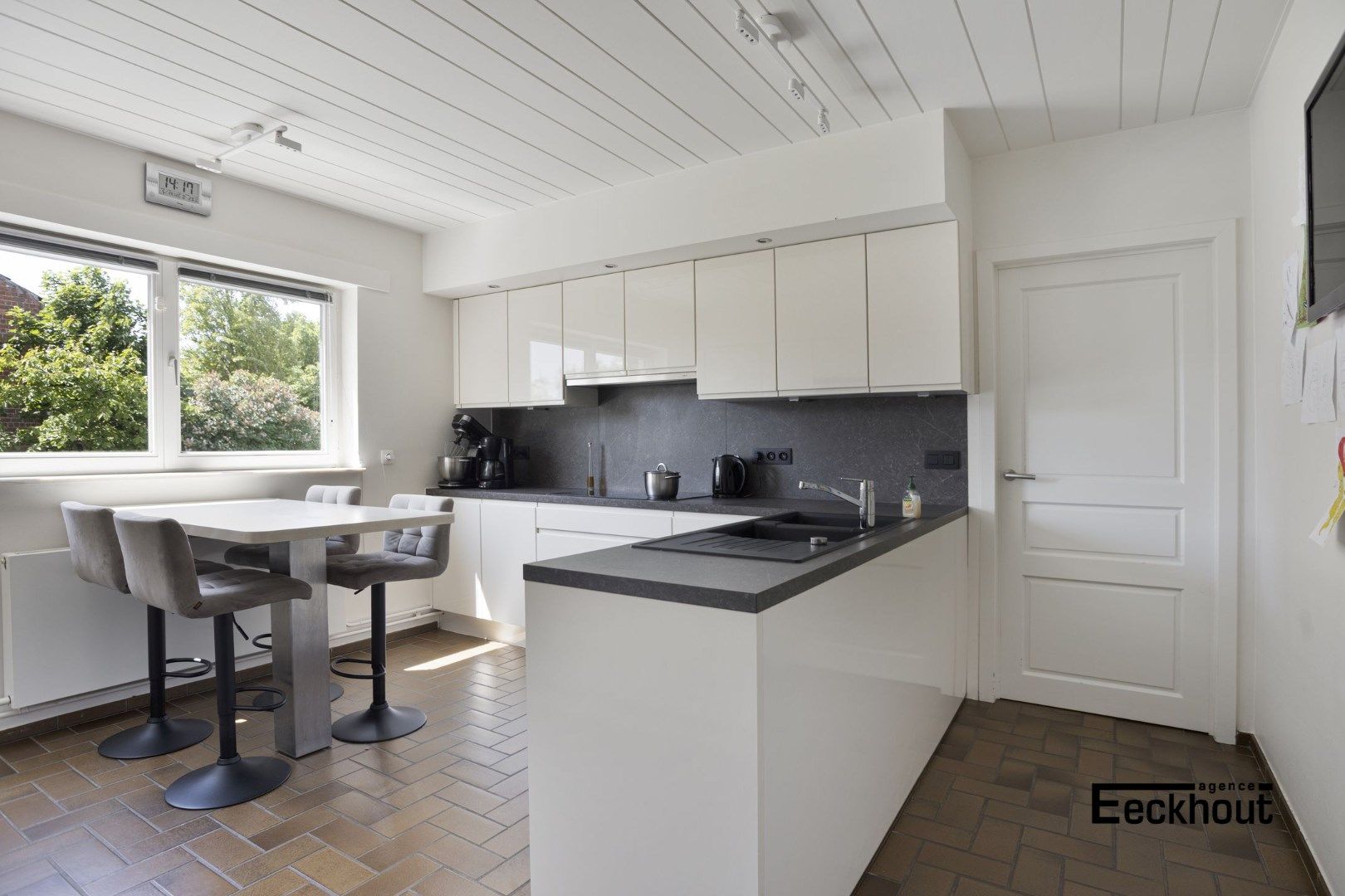 Instapklare villa met garage en aanpalend perceel bouwgrond! foto 11
