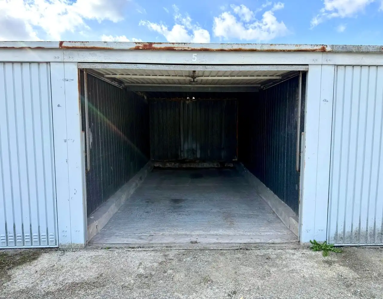 Goed gelegen garagebox te koop! foto 3