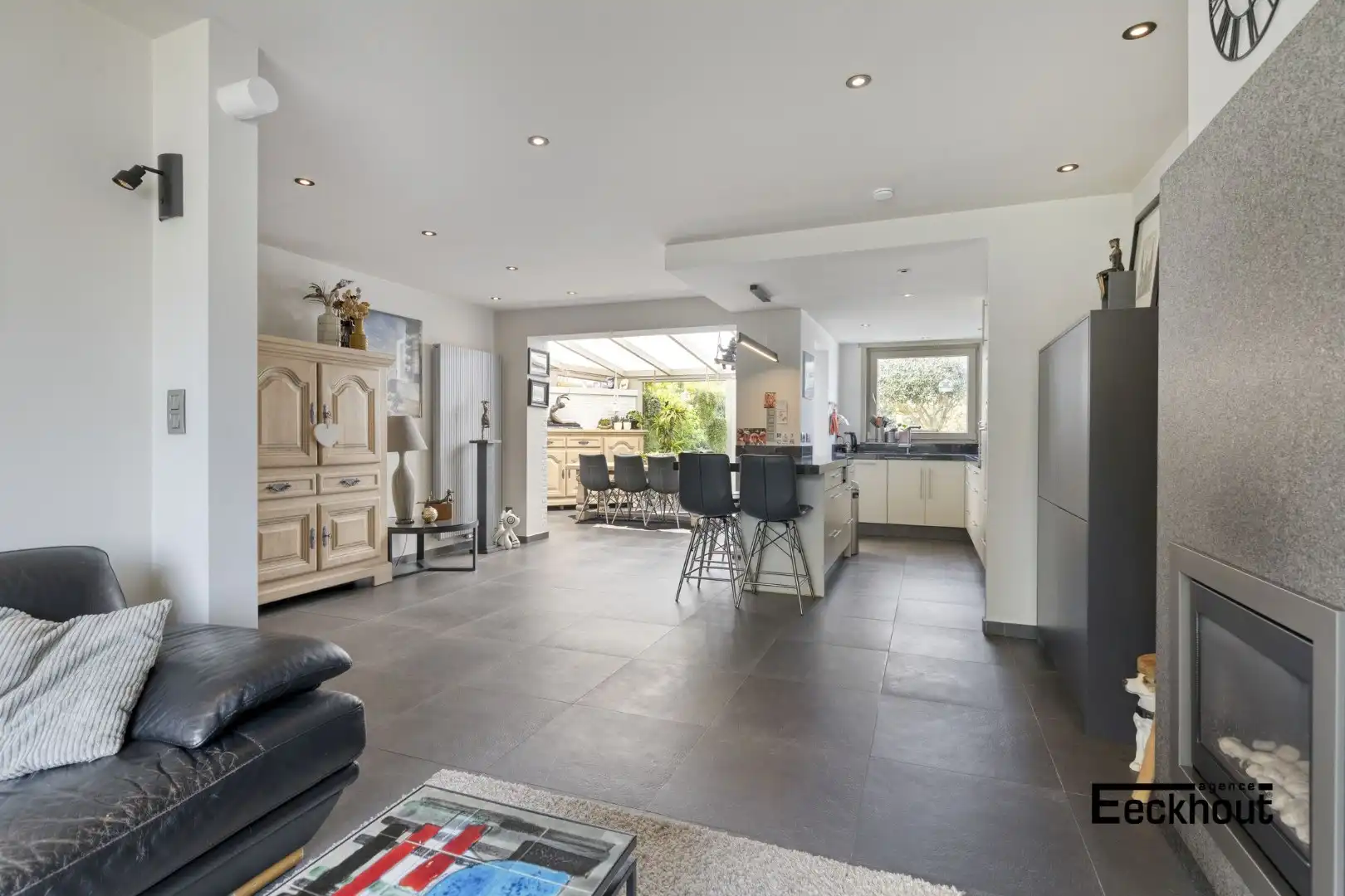 Instapklare woning met handelsruimte en met zonnige tuin! foto 6