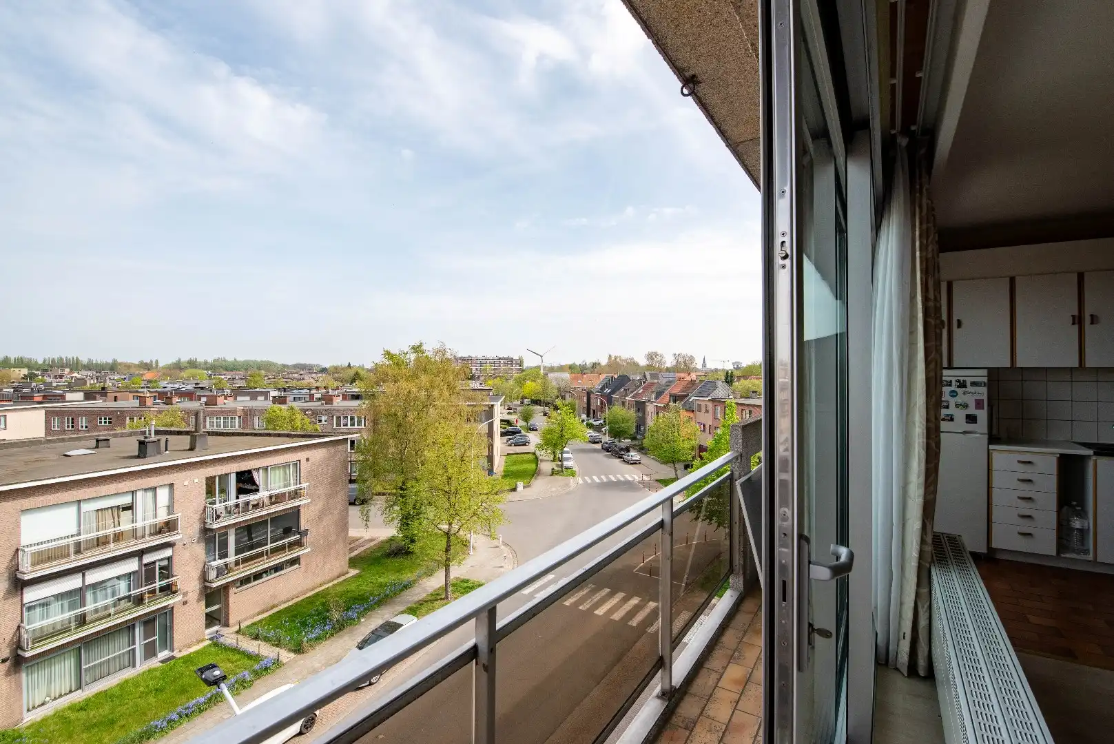 Ruim appartement met 2 slk, terras en garagebox foto 4