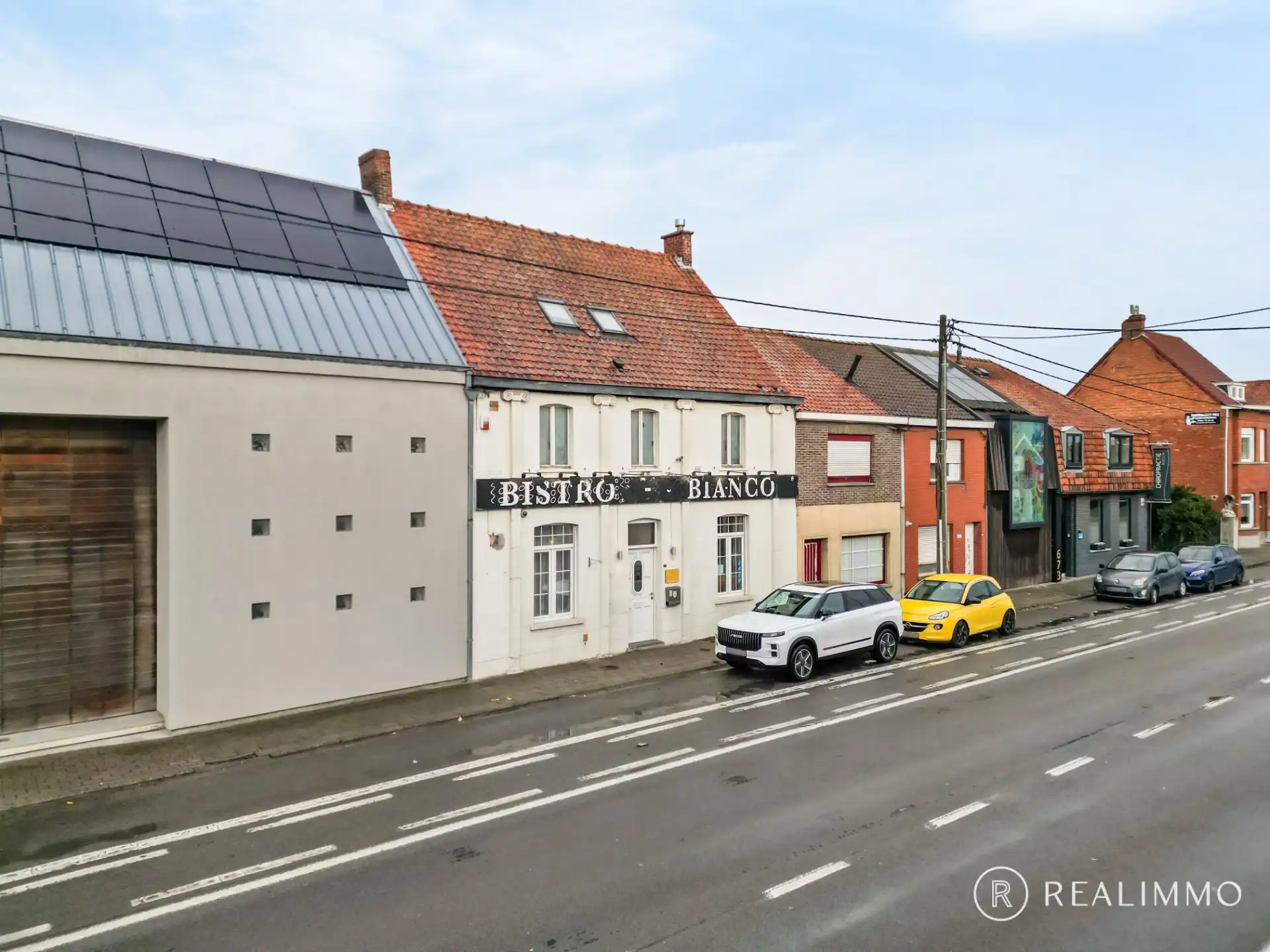 Hoofdfoto van de publicatie: Uniek handelspand met ruim appartement – Gentseweg 556, Waregem (Sint-Eloois-Vijve)