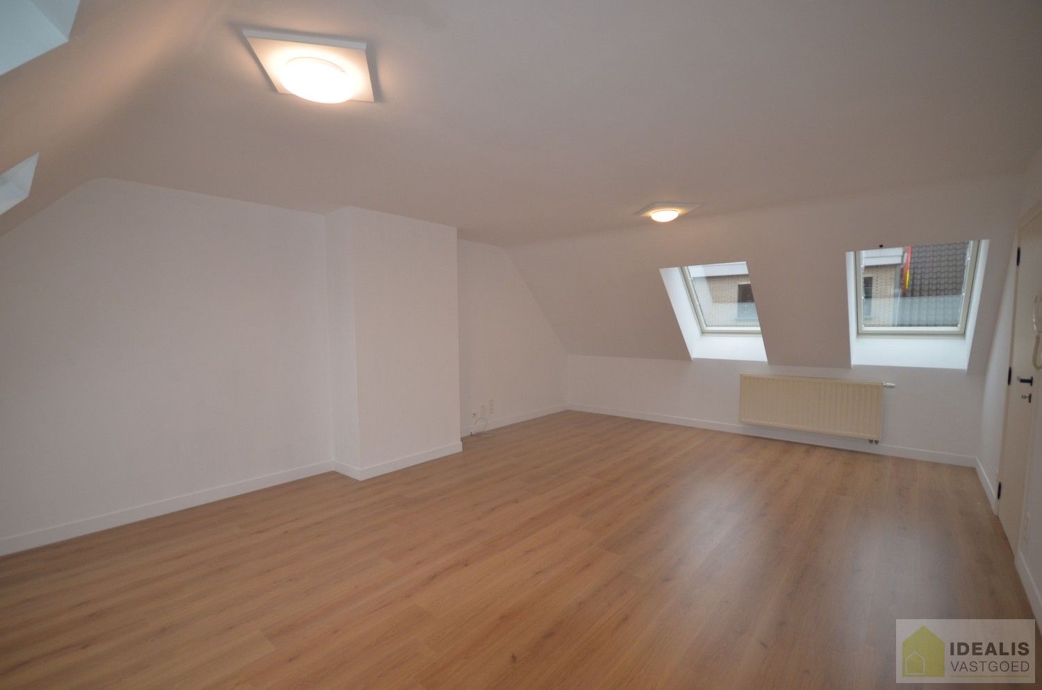 IDEALIS VASTGOED – KNAP GERENOVEERD DAKAPPARTEMENT MET 1 SLAAPKAMER, AANGENAME LEEFRUIMTE EN EXTRA BERGRUIMTE. Zeer geschikt voor kandidaten op zoek naar betaalbare woonruimte vlak bij de stadskern van Bree! foto 4