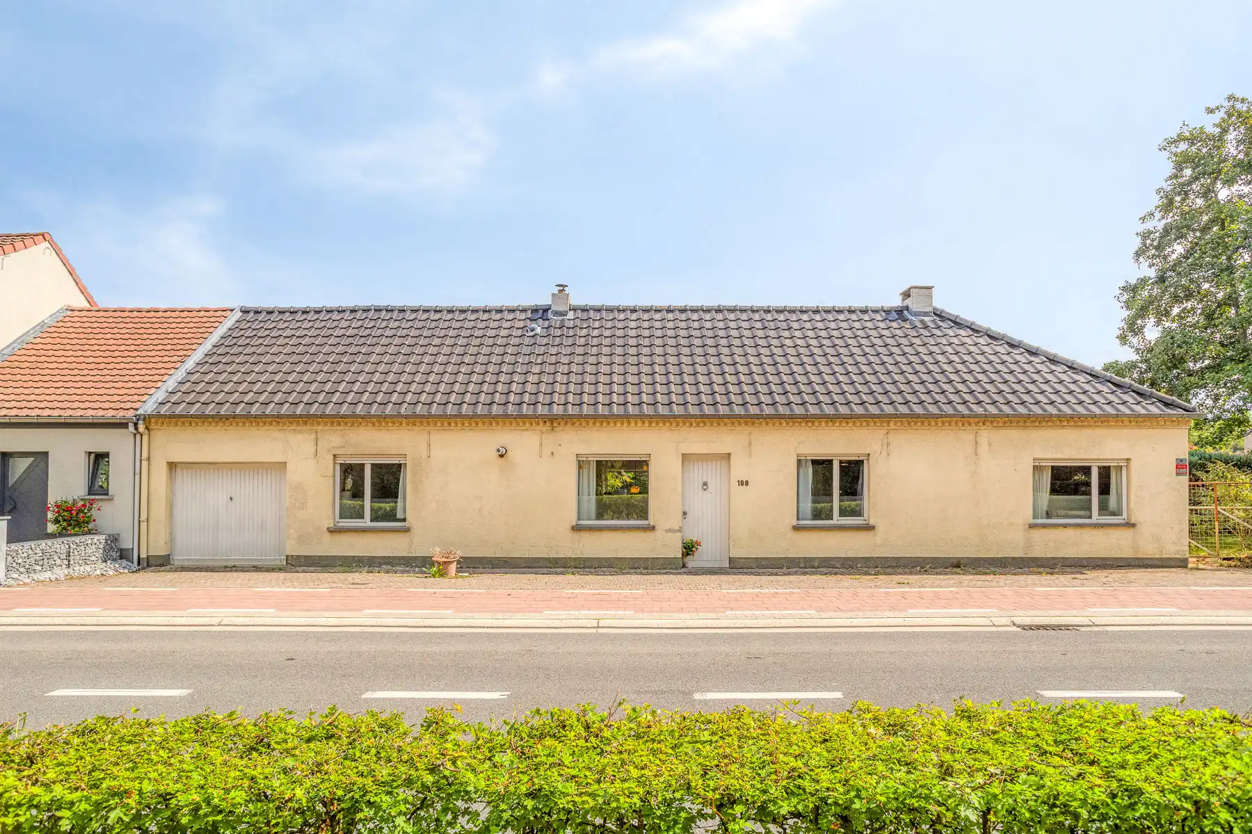 Hoofdfoto van de publicatie: Renovatiewoning met laagbouw karakter