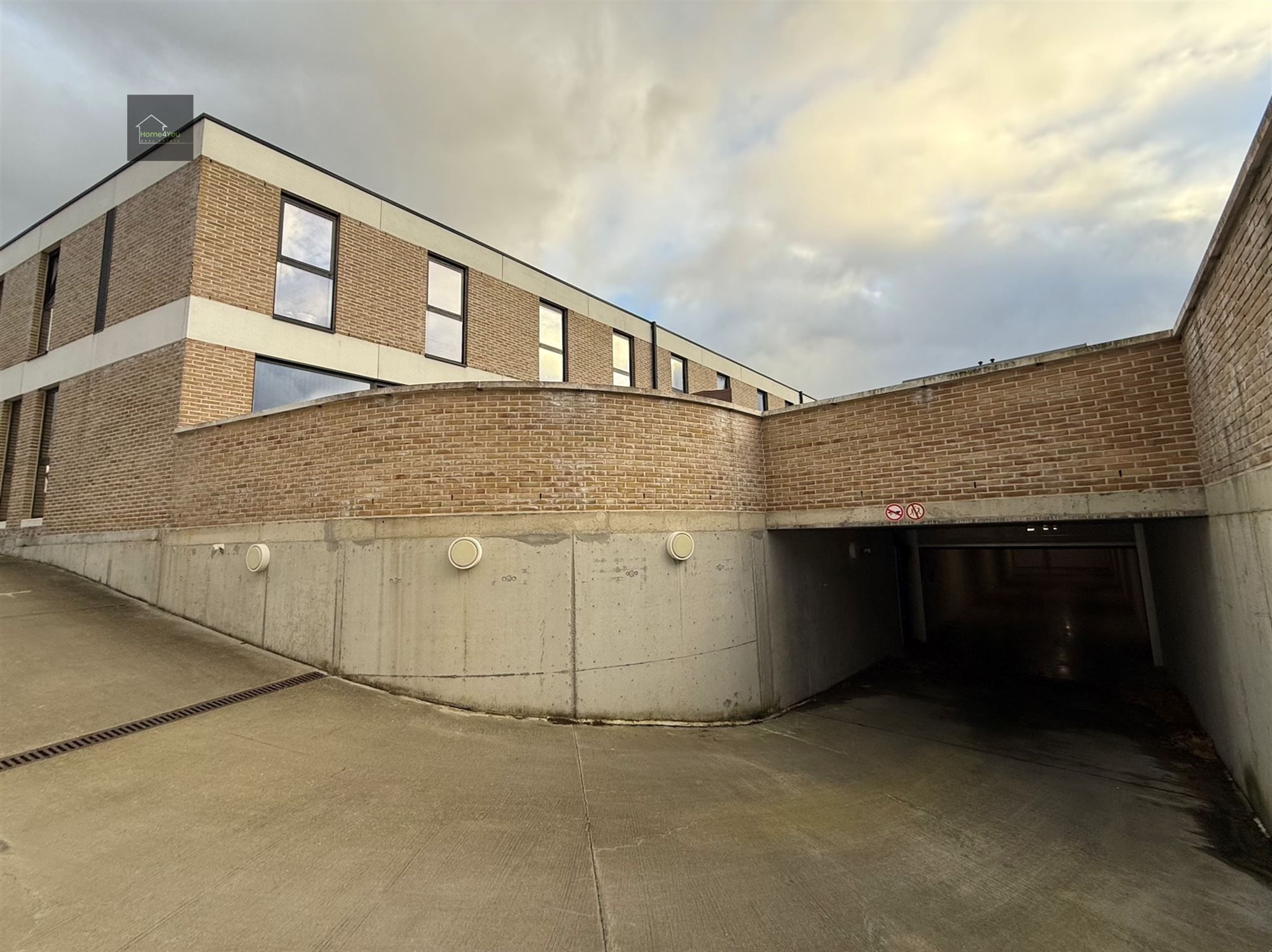 Ruime garagebox in nieuwbouwresidentie. foto 8