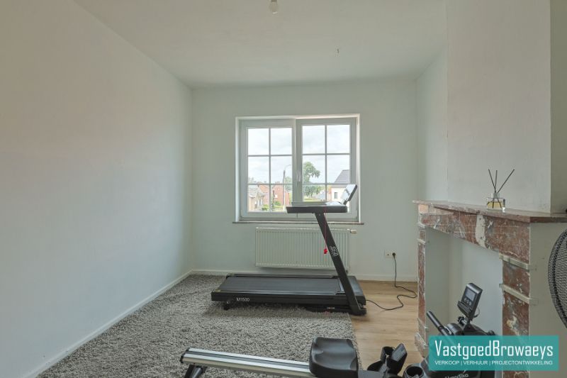 Instapklare woning met 4 slaapkamers, tuin & garage foto 16