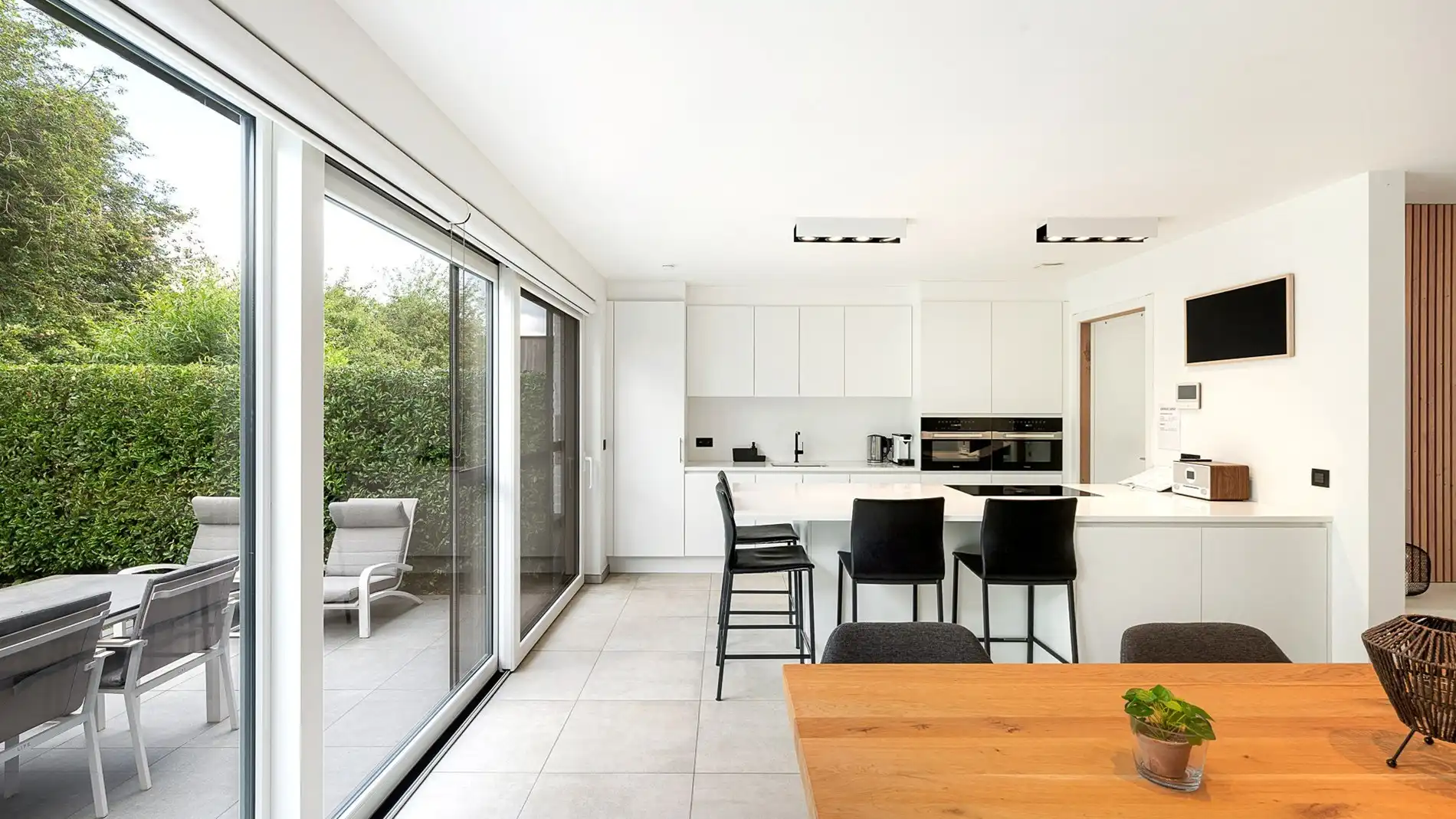 Recente woning met parking en tuin te Moerkerke-Damme foto 8