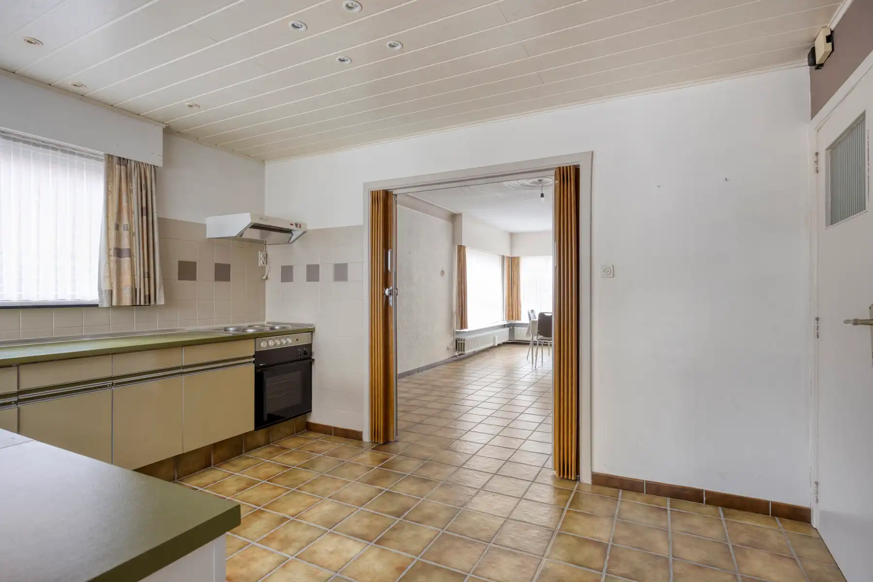 Woning met renovatiepotentieel in het centrum van Hechtel! foto 5